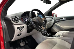 punainen Mercedes-Benz B 2016 kuva 6.