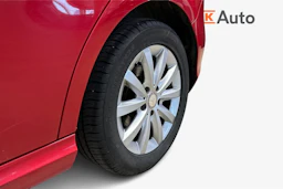 punainen Mercedes-Benz B 2016 kuva 9.