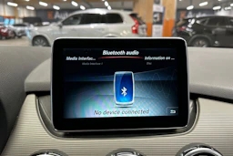punainen Mercedes-Benz B 2016 kuva 13.