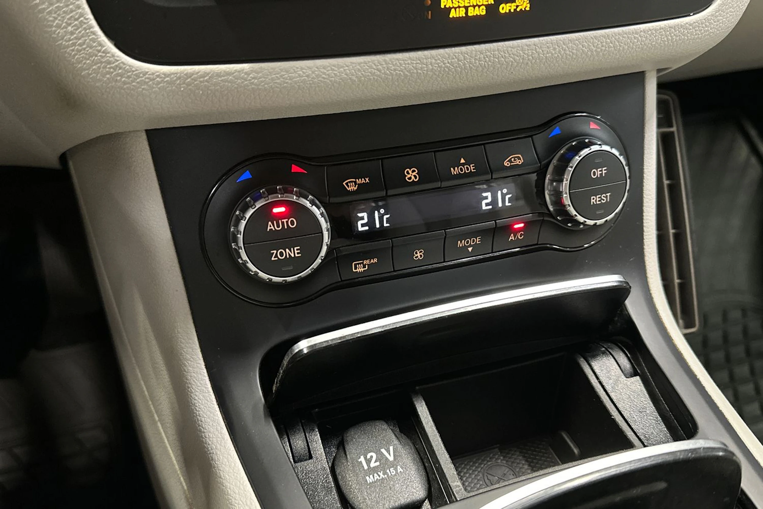 punainen Mercedes-Benz B 2016 kuva 17.
