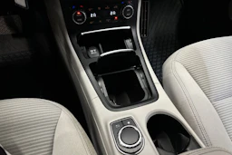 punainen Mercedes-Benz B 2016 kuva 18.