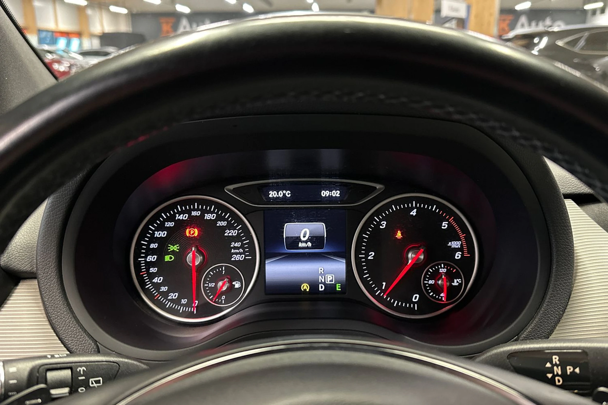punainen Mercedes-Benz B 2016 kuva 19.