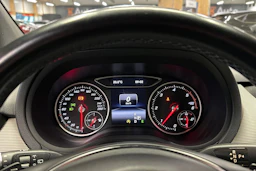 punainen Mercedes-Benz B 2016 kuva 19.