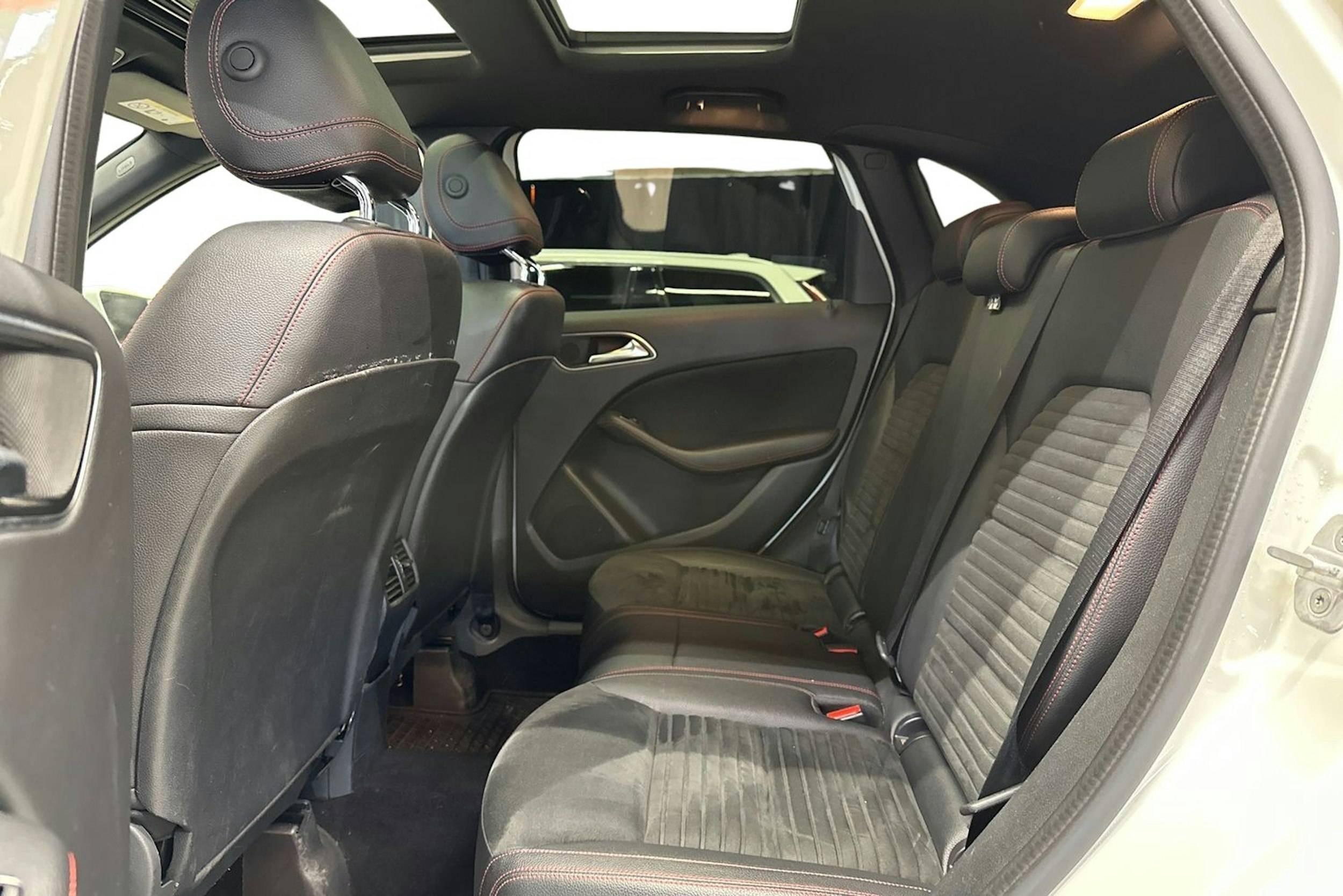 valkoinen Mercedes-Benz B 2017 kuva 10.