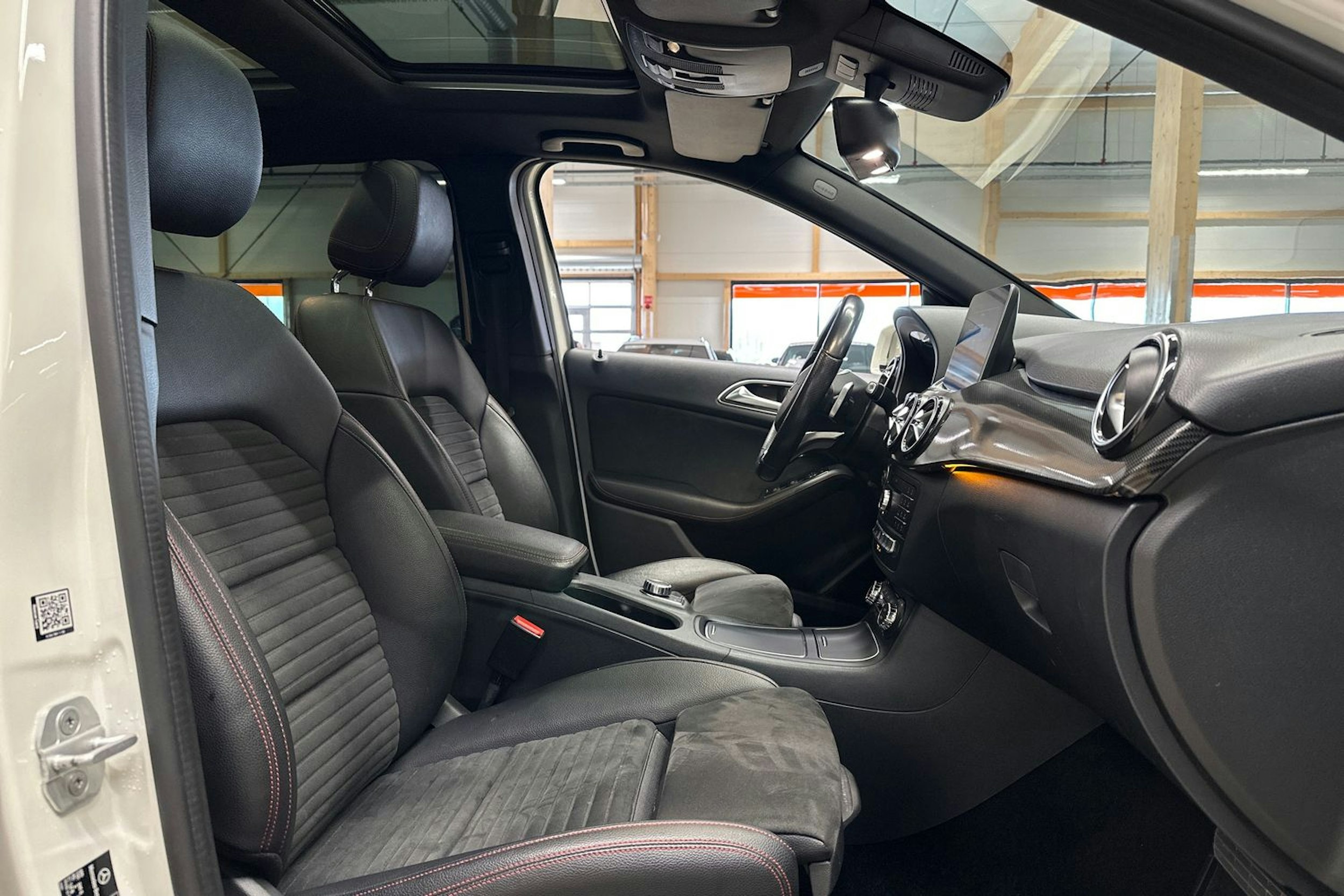 valkoinen Mercedes-Benz B 2017 kuva 13.