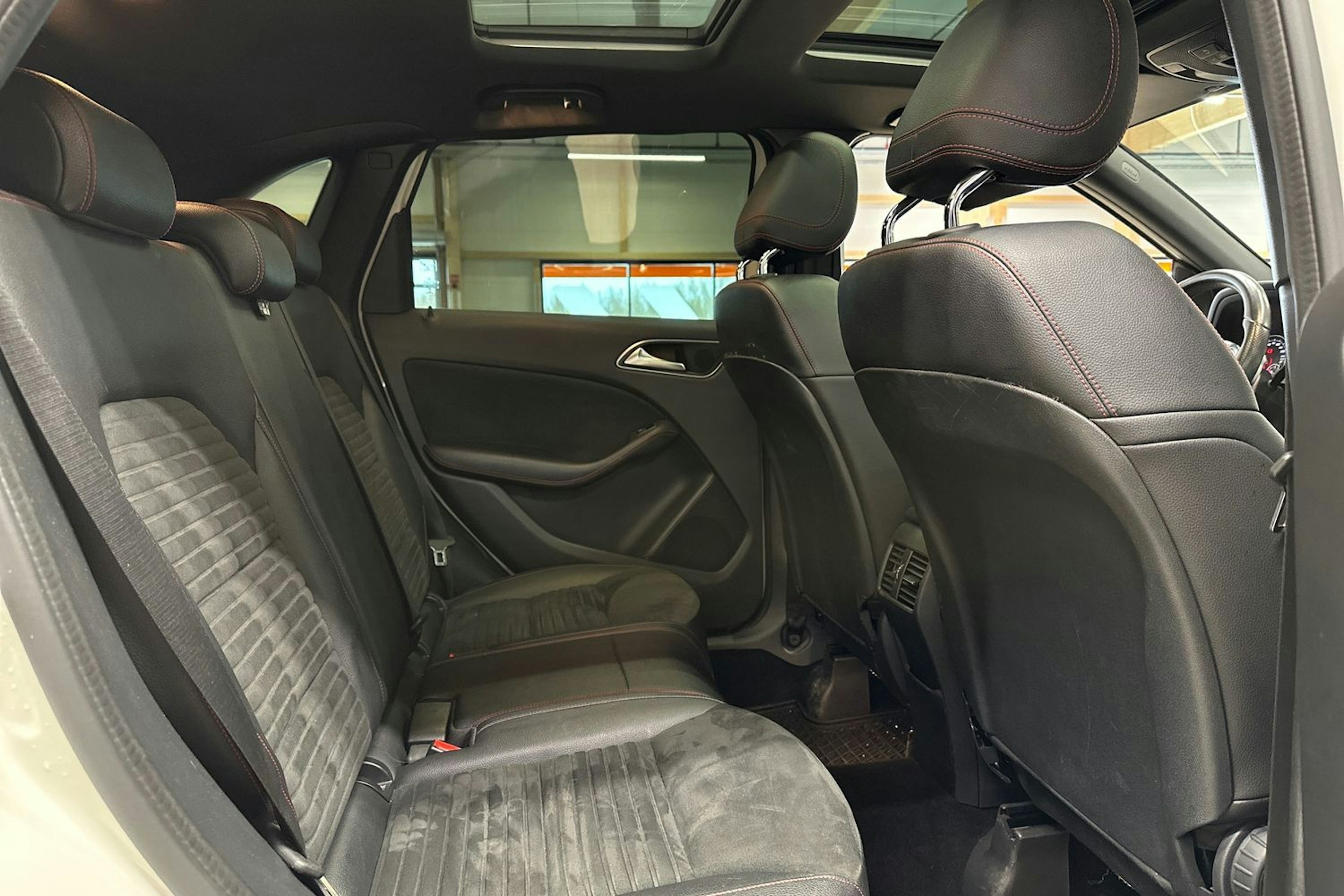 valkoinen Mercedes-Benz B 2017 kuva 14.