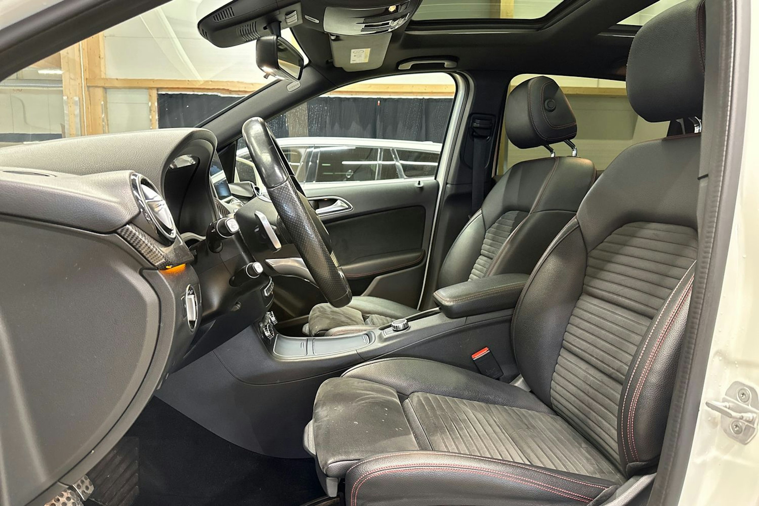 valkoinen Mercedes-Benz B 2017 kuva 15.