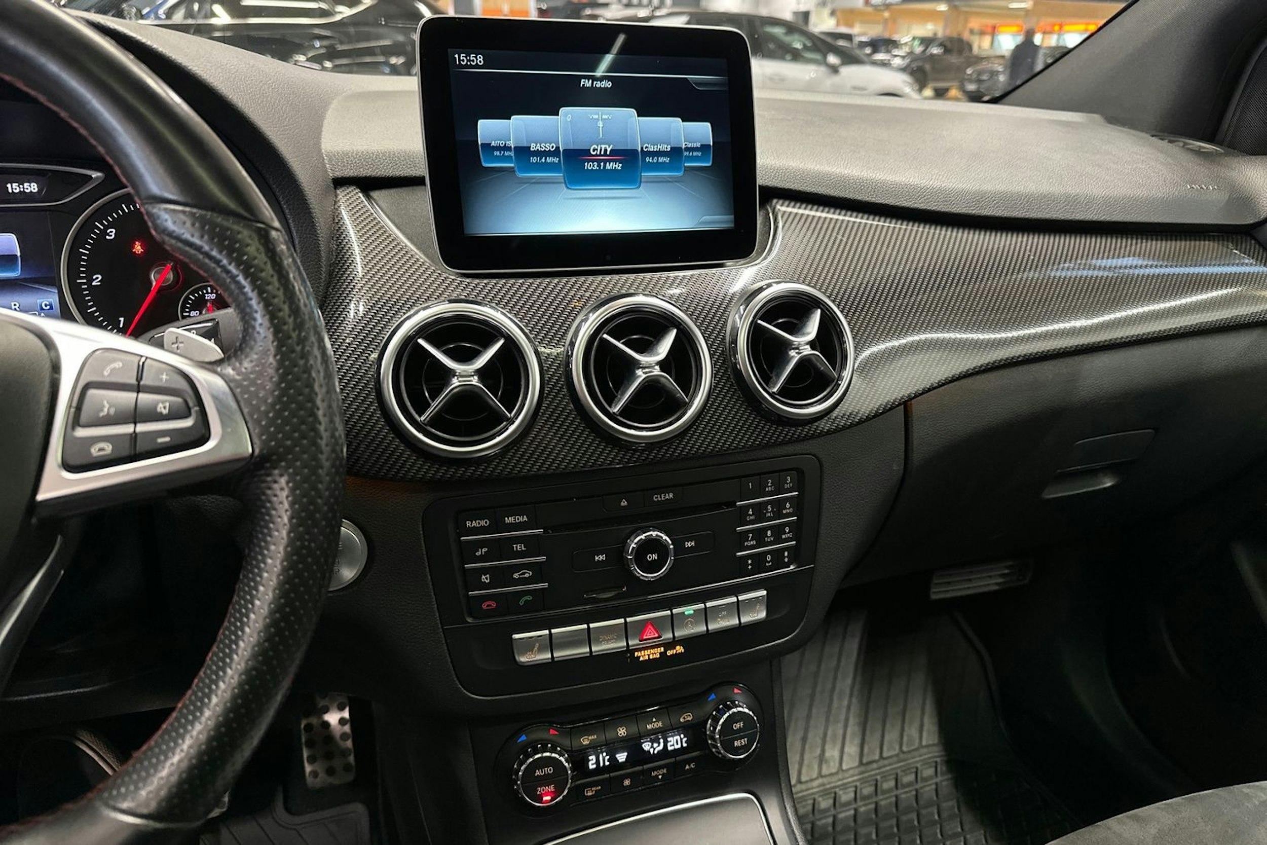 valkoinen Mercedes-Benz B 2017 kuva 22.