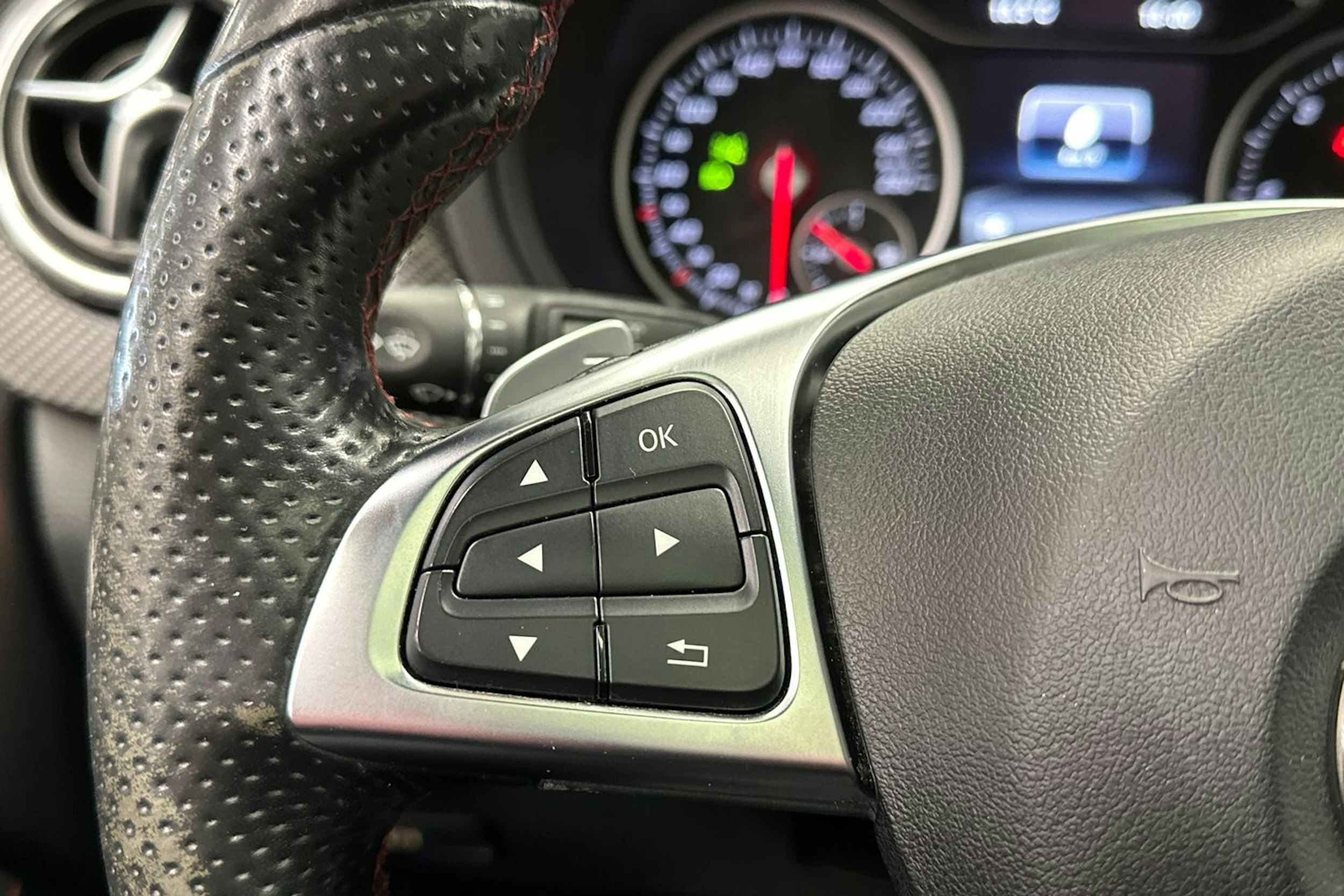 valkoinen Mercedes-Benz B 2017 kuva 27.