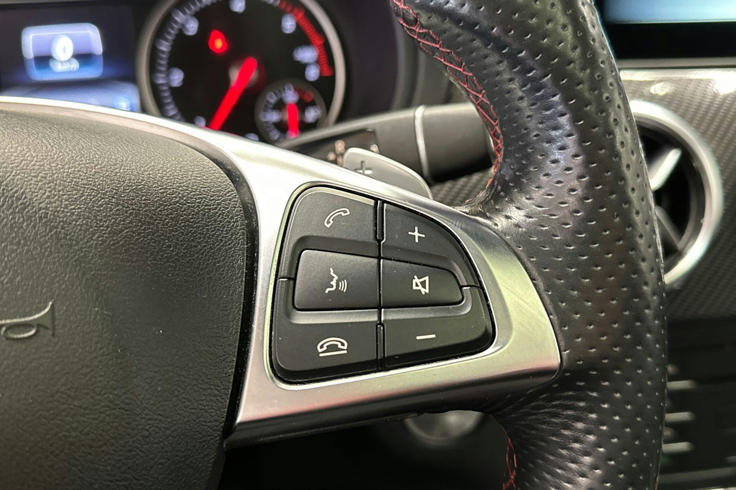 valkoinen Mercedes-Benz B 2017 kuva 28.