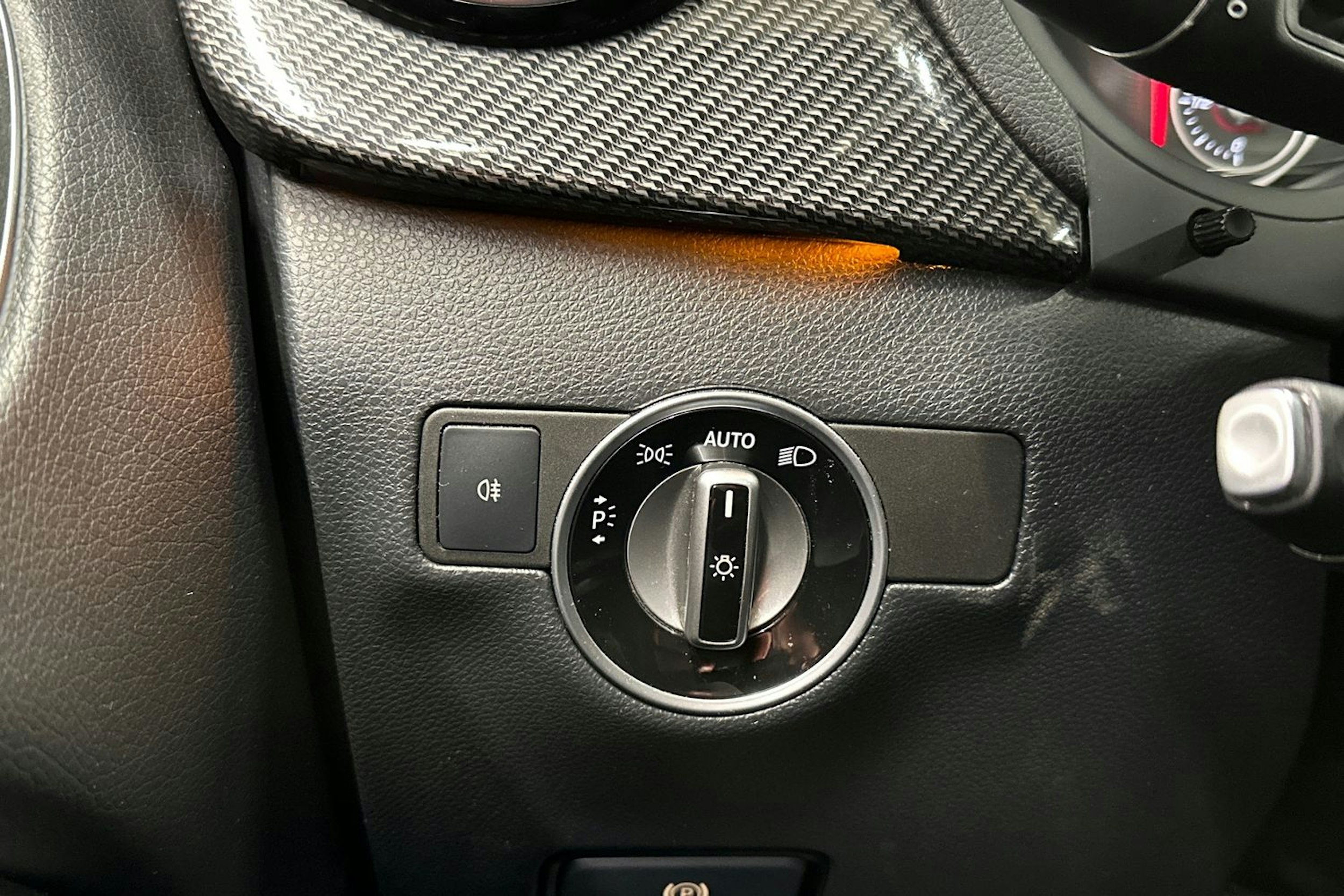 valkoinen Mercedes-Benz B 2017 kuva 29.