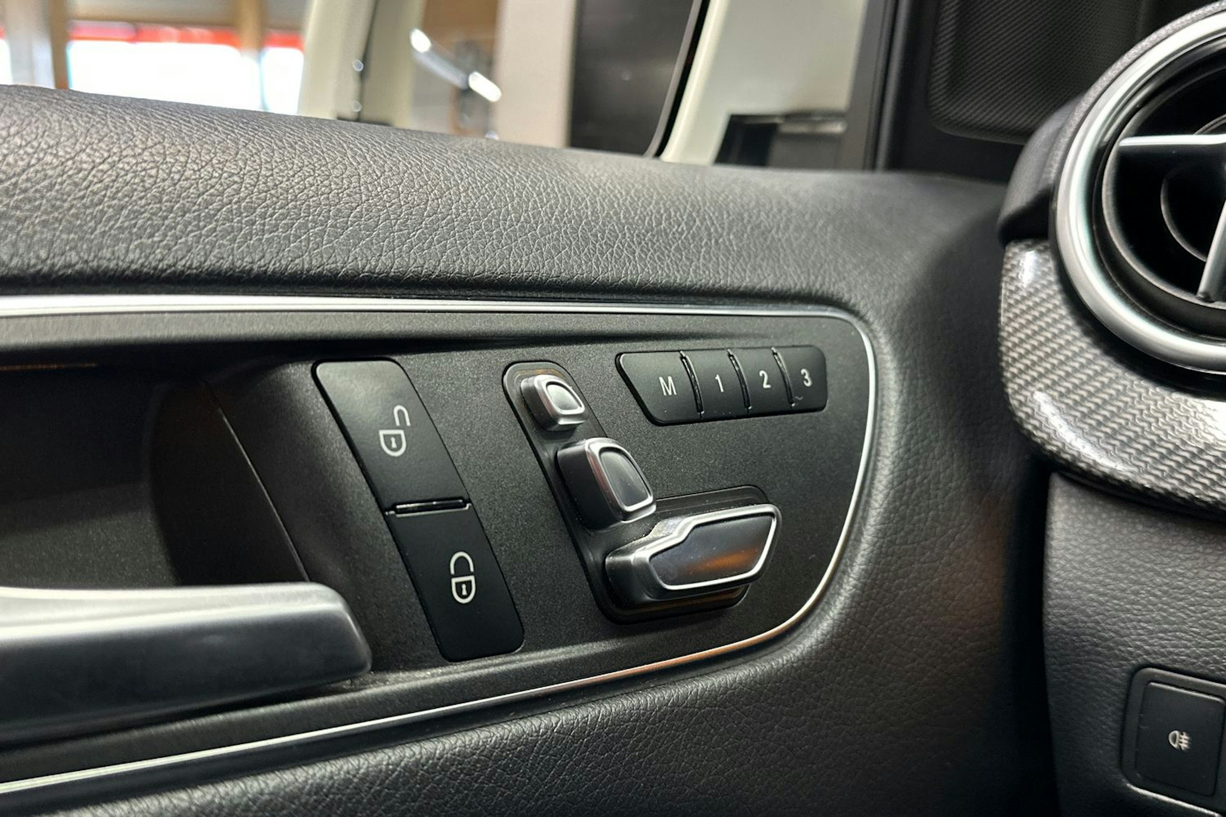 valkoinen Mercedes-Benz B 2017 kuva 30.