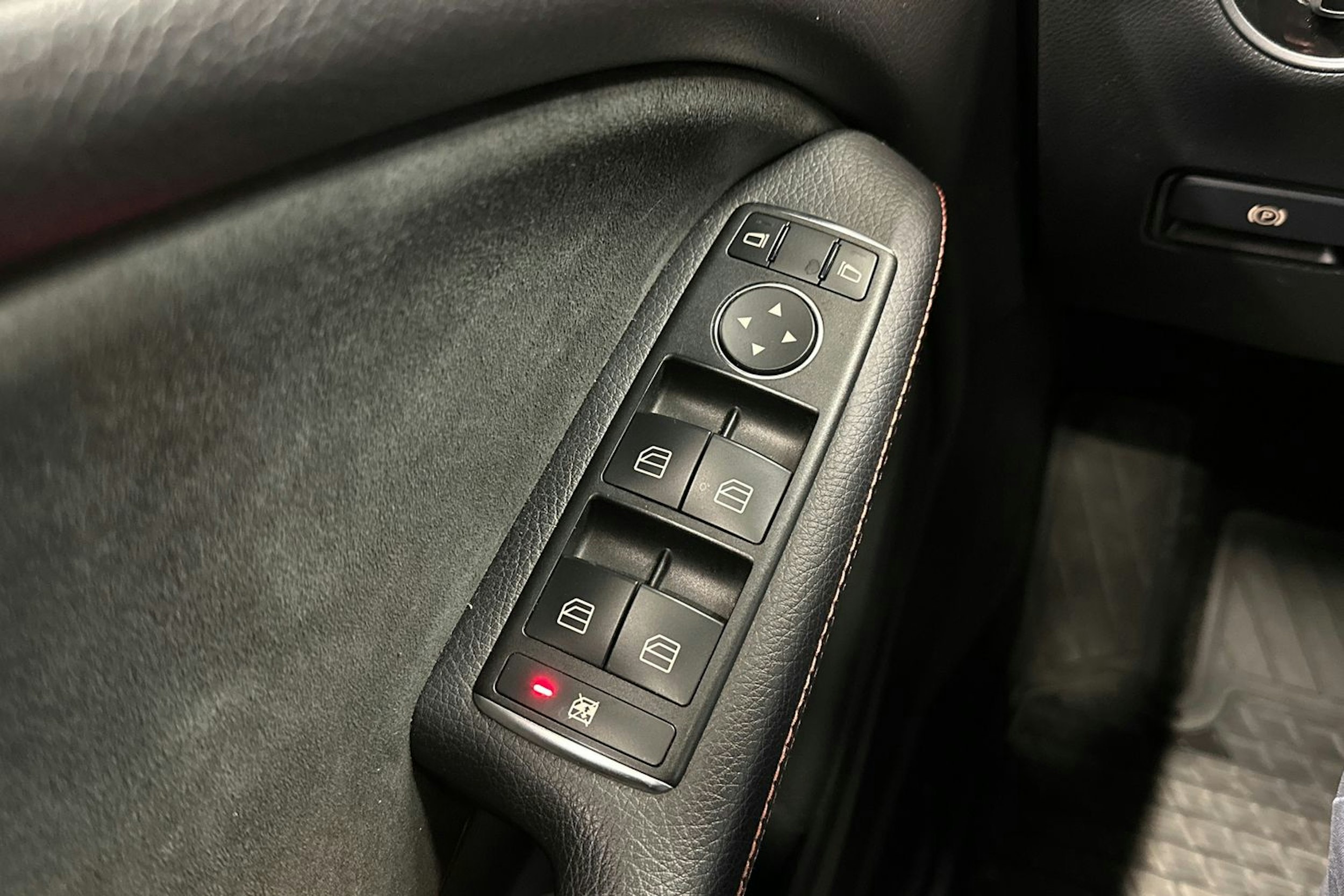 valkoinen Mercedes-Benz B 2017 kuva 31.