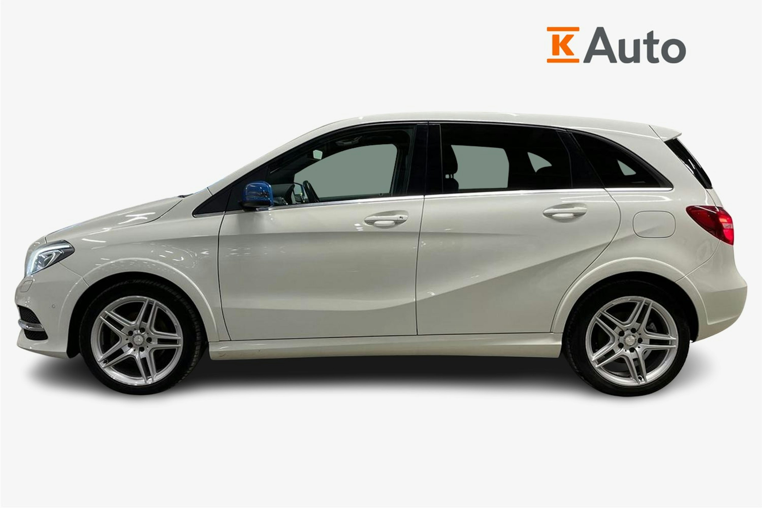 Valkoinen Mercedes-Benz B 2018 kuva 6.
