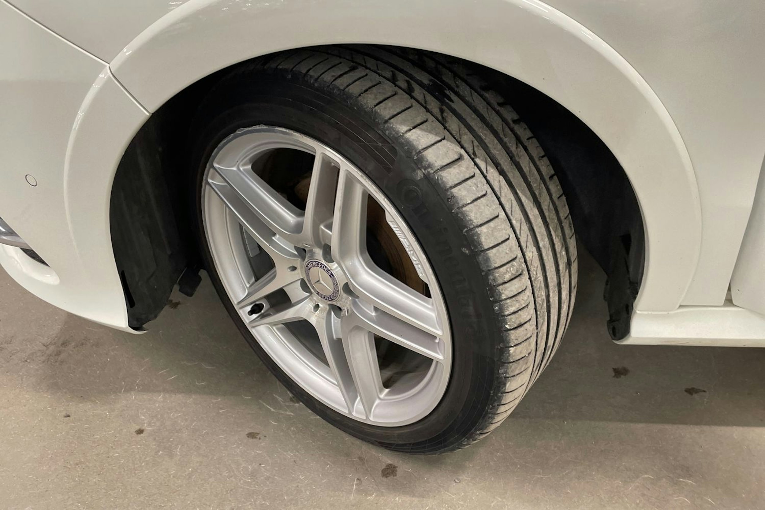 Valkoinen Mercedes-Benz B 2018 kuva 13.