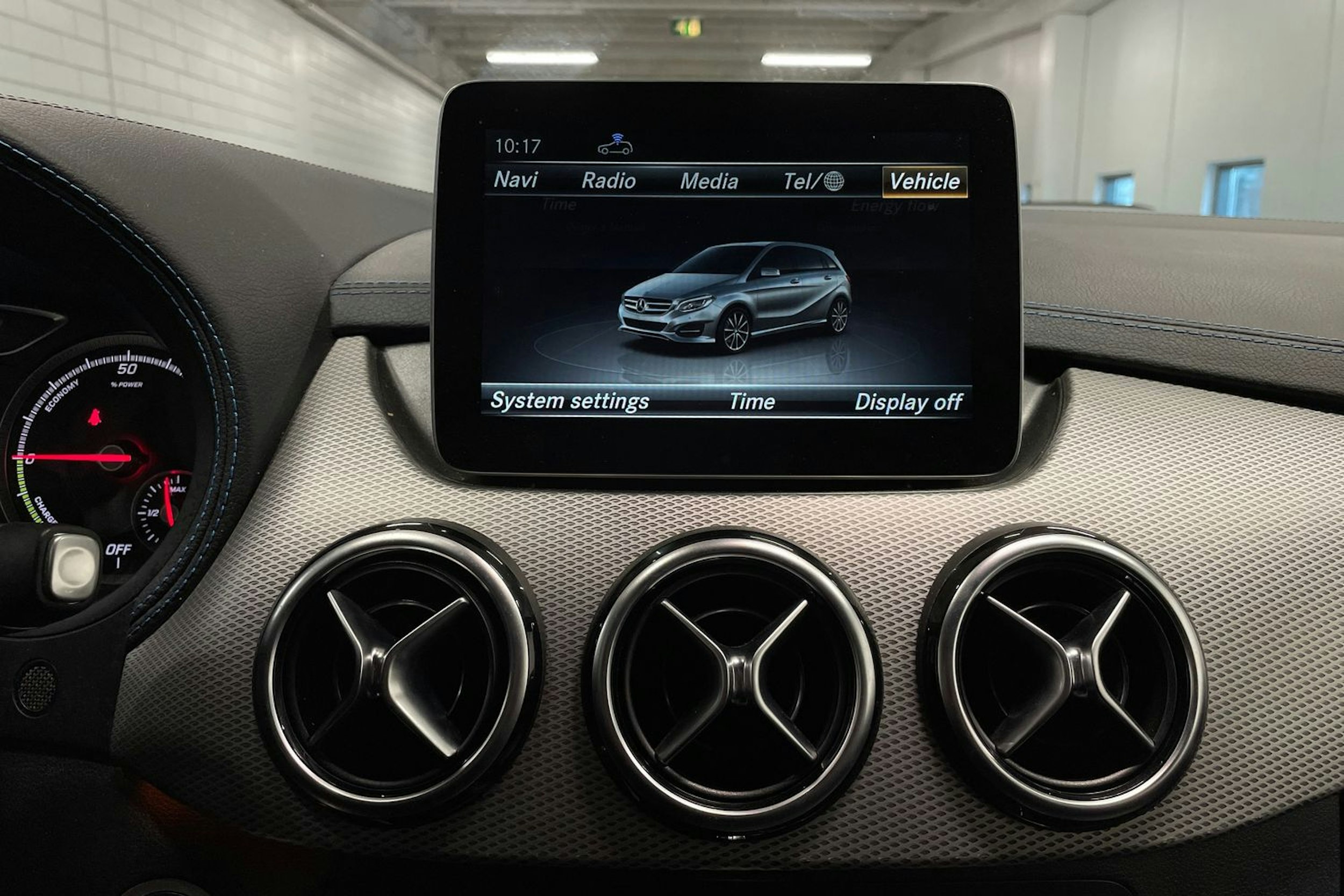 Valkoinen Mercedes-Benz B 2018 kuva 16.