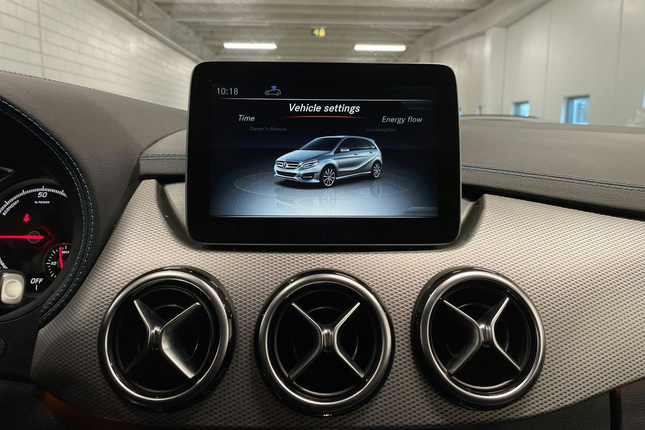 Valkoinen Mercedes-Benz B 2018 kuva 17.