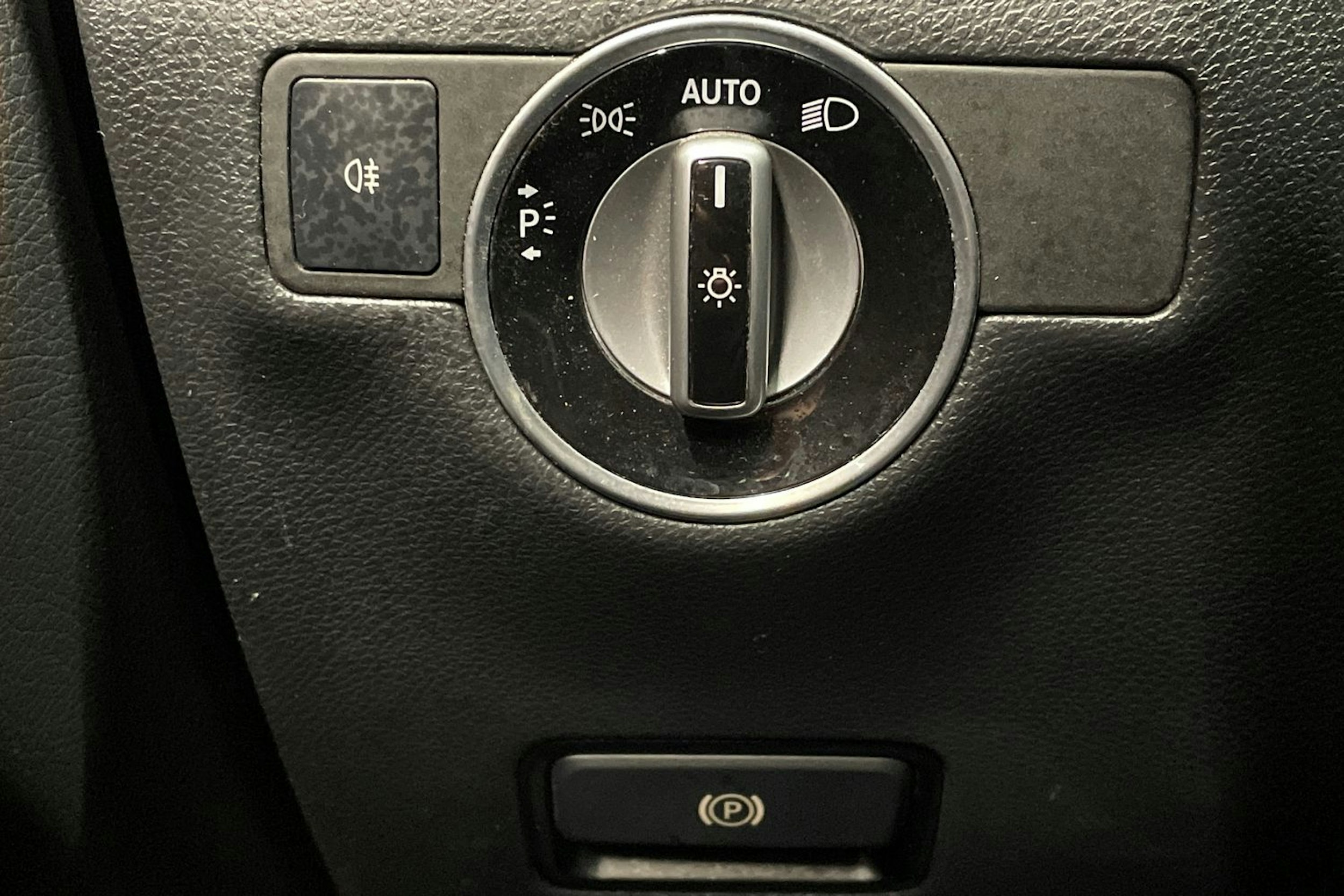 Valkoinen Mercedes-Benz B 2018 kuva 19.