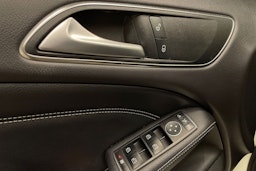 Valkoinen Mercedes-Benz B 2018 kuva 22.