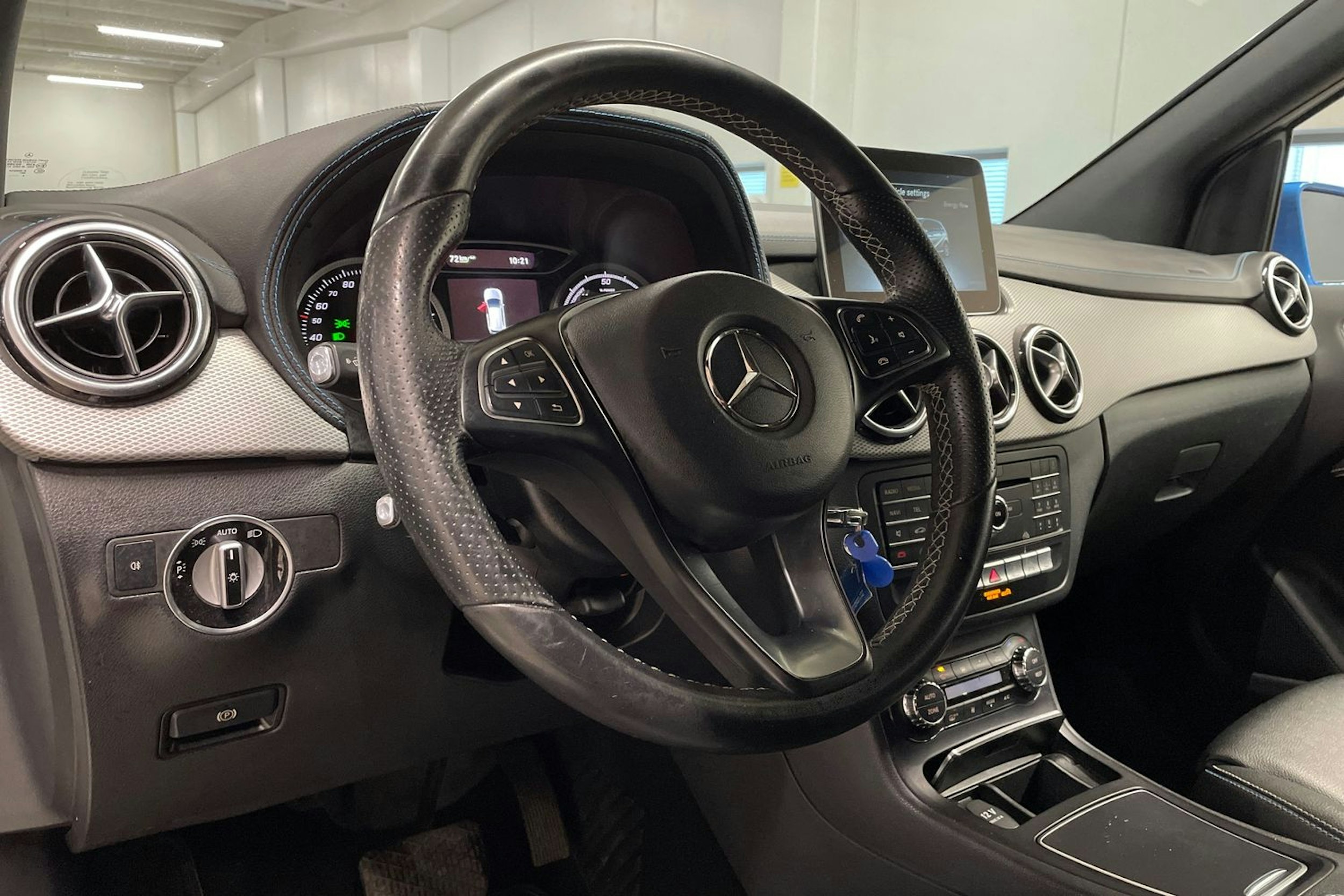 Valkoinen Mercedes-Benz B 2018 kuva 23.