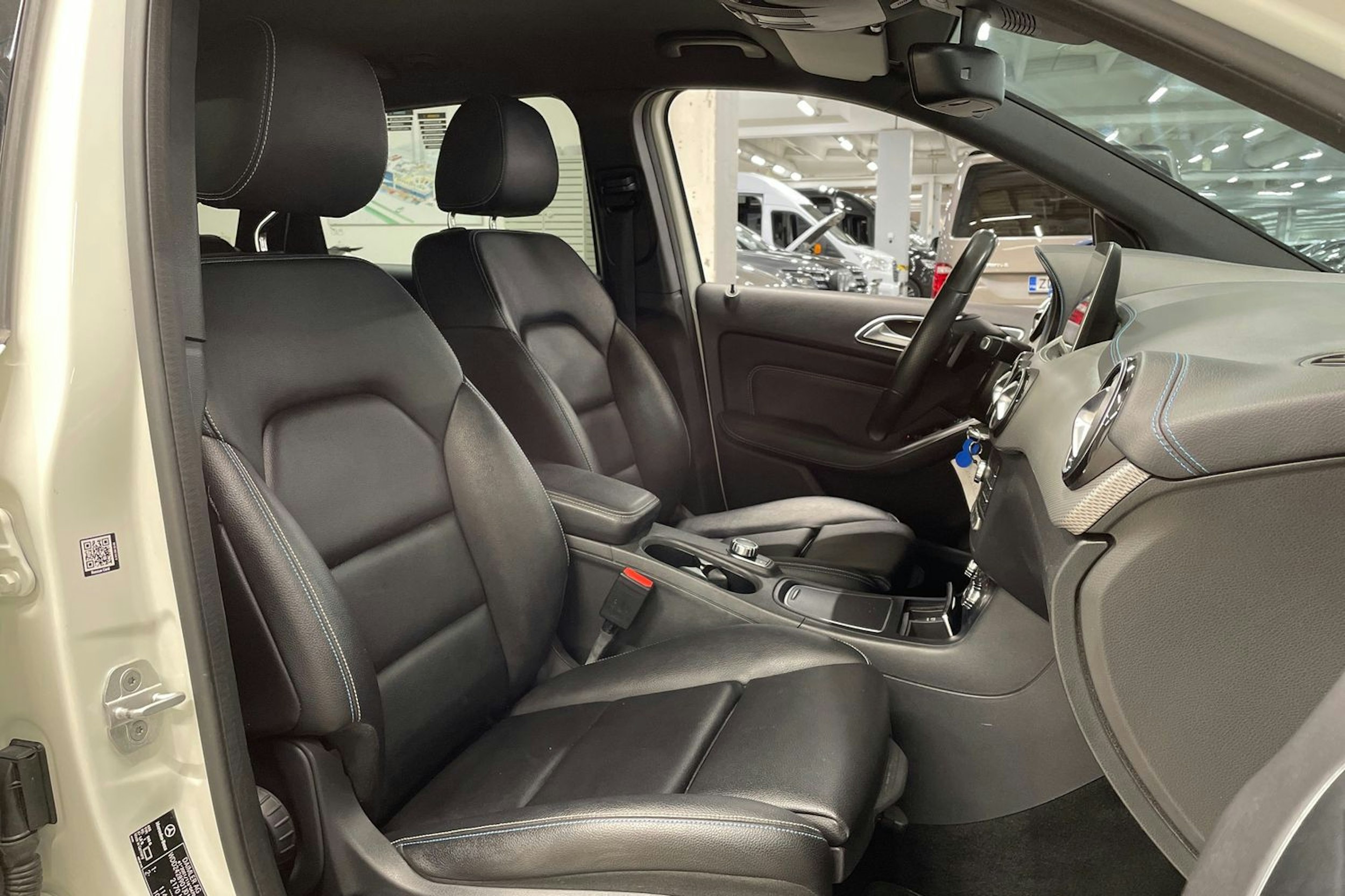 Valkoinen Mercedes-Benz B 2018 kuva 24.