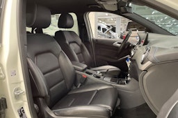 Valkoinen Mercedes-Benz B 2018 kuva 24.