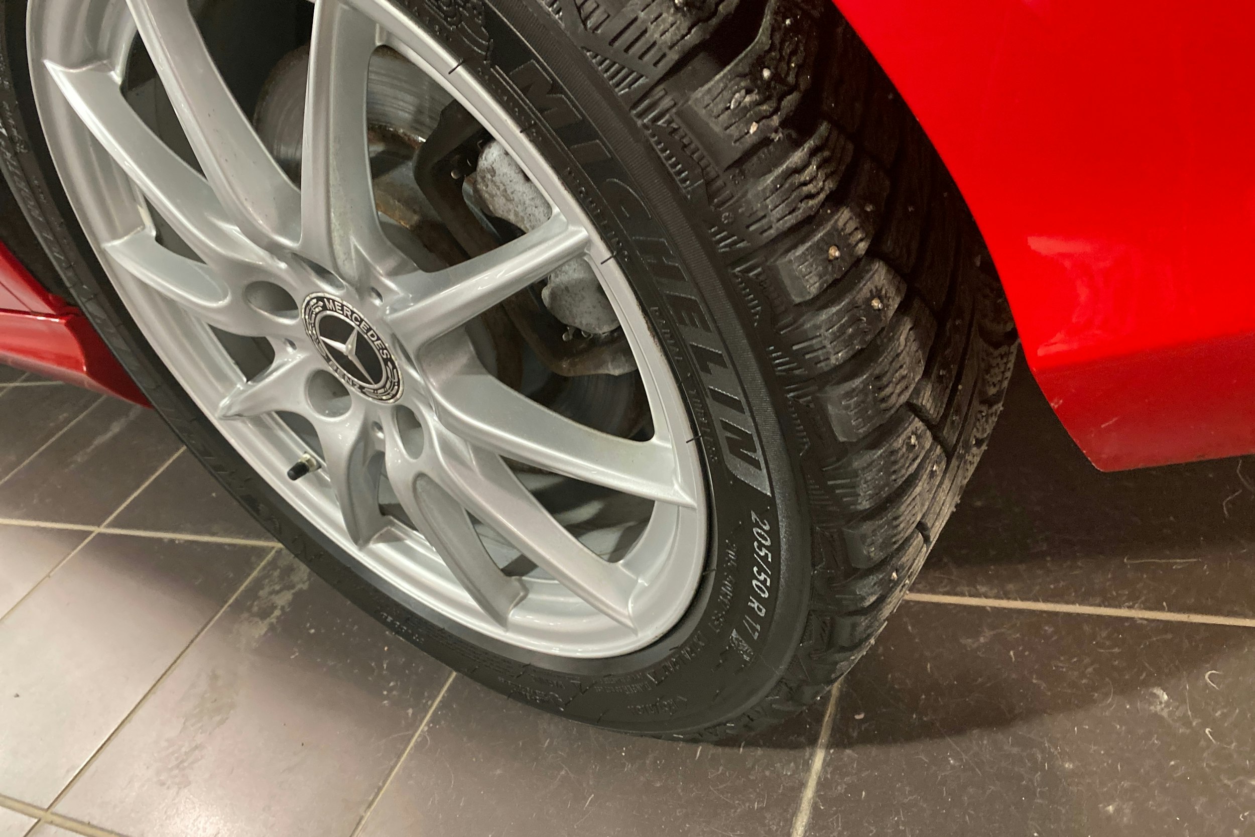 punainen Mercedes-Benz B 2018 kuva 13.