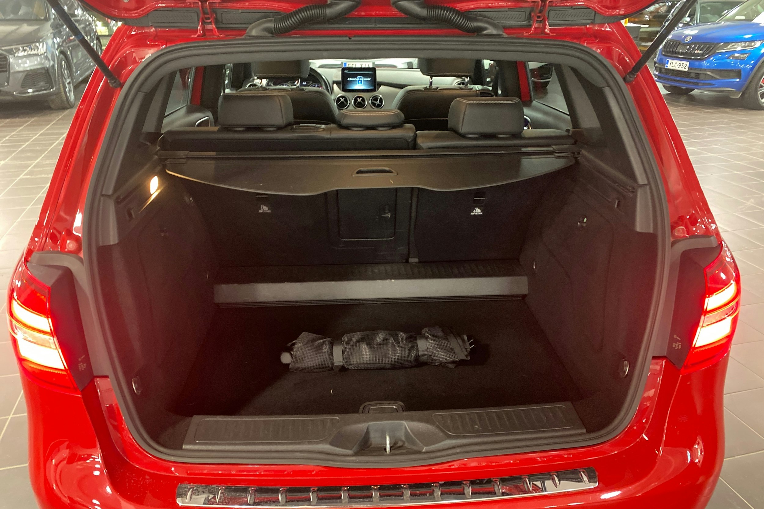 punainen Mercedes-Benz B 2018 kuva 14.