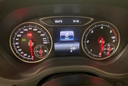 punainen Mercedes-Benz B 2018 kuva 17.