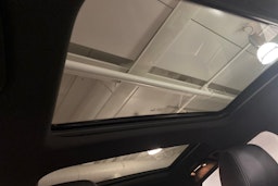 punainen Mercedes-Benz B 2018 kuva 25.