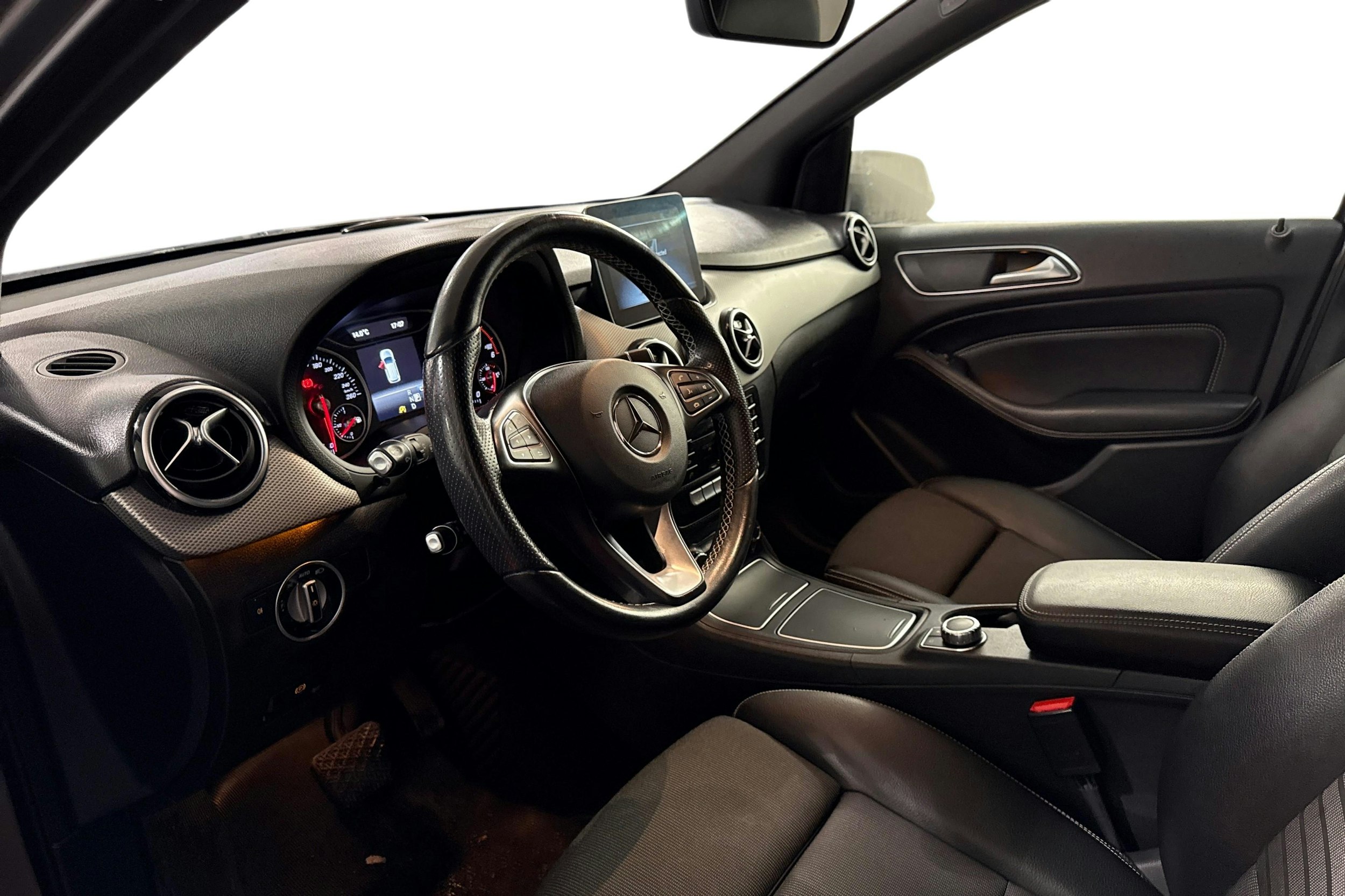 harmaa Mercedes-Benz B 2018 kuva 3.