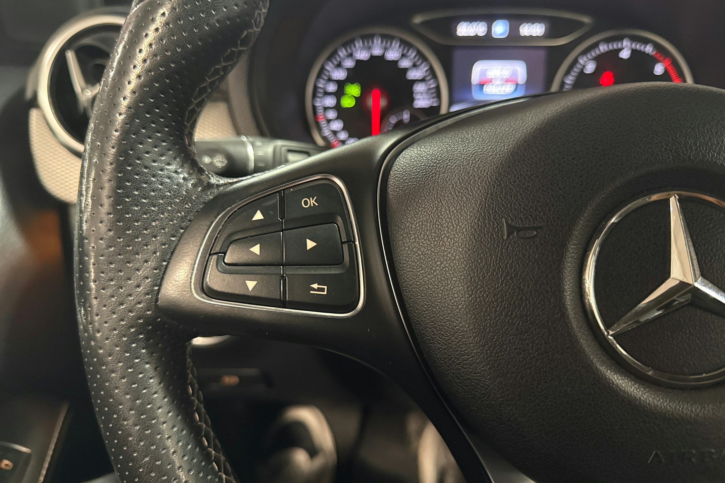 harmaa Mercedes-Benz B 2018 kuva 16.