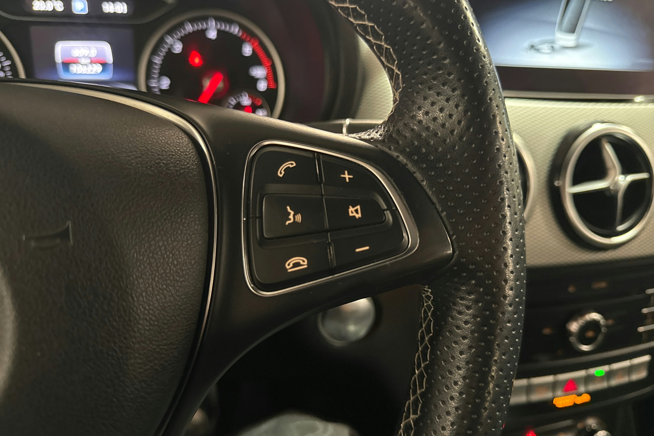 harmaa Mercedes-Benz B 2018 kuva 17.