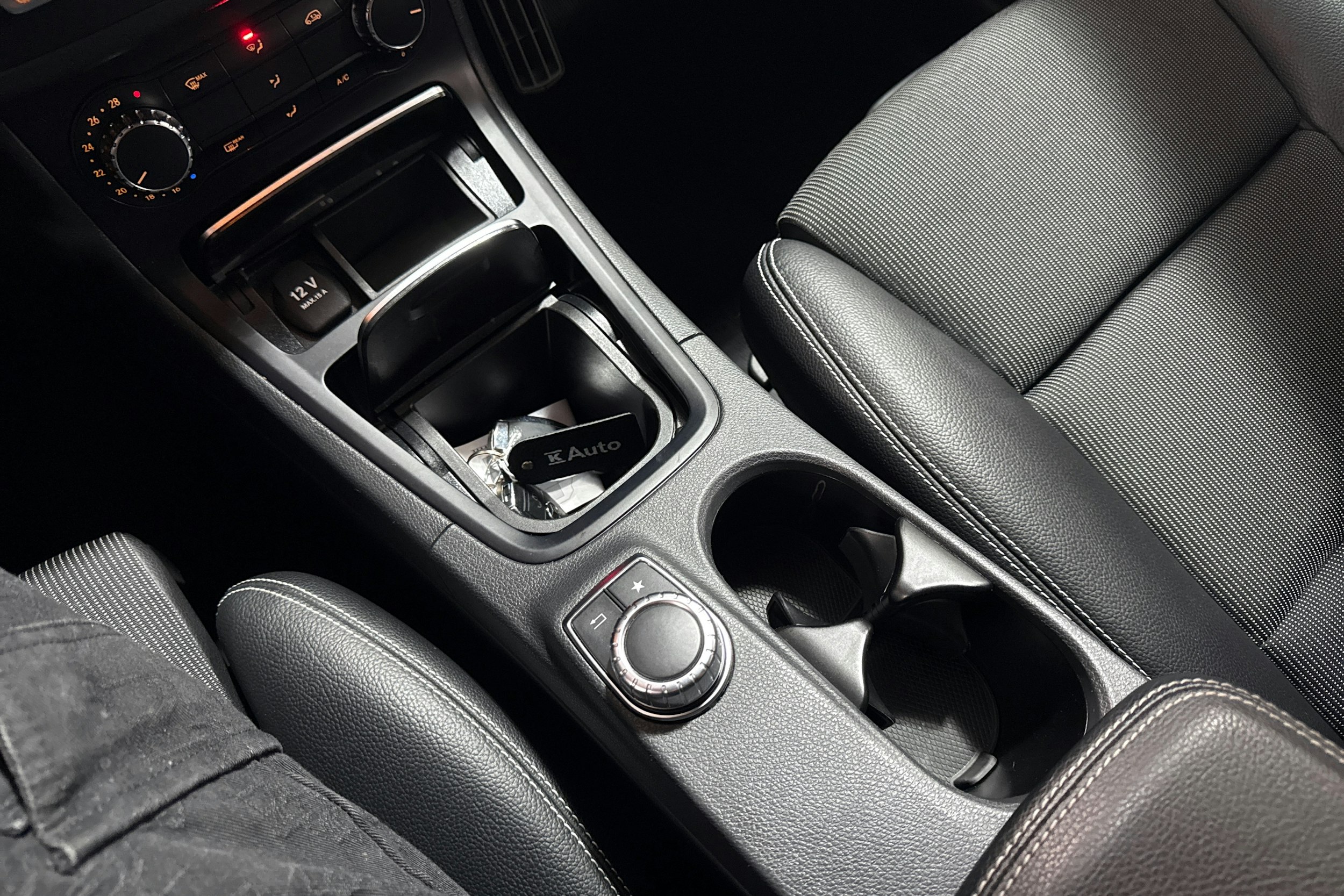 harmaa Mercedes-Benz B 2018 kuva 19.