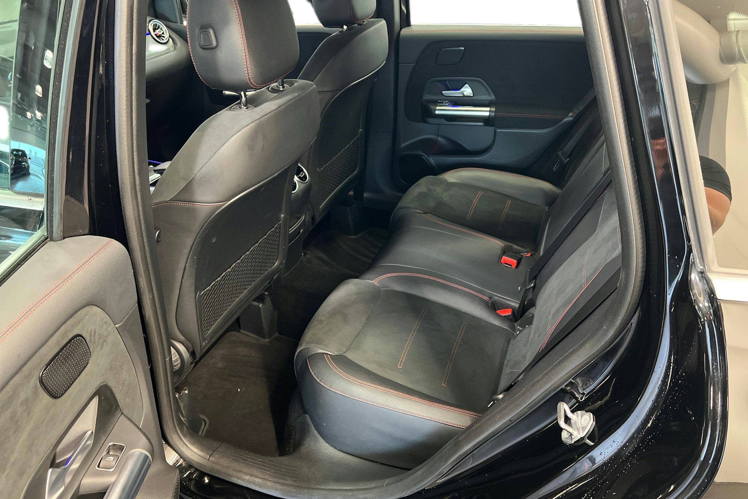 musta Mercedes-Benz B 2019 kuva 10.