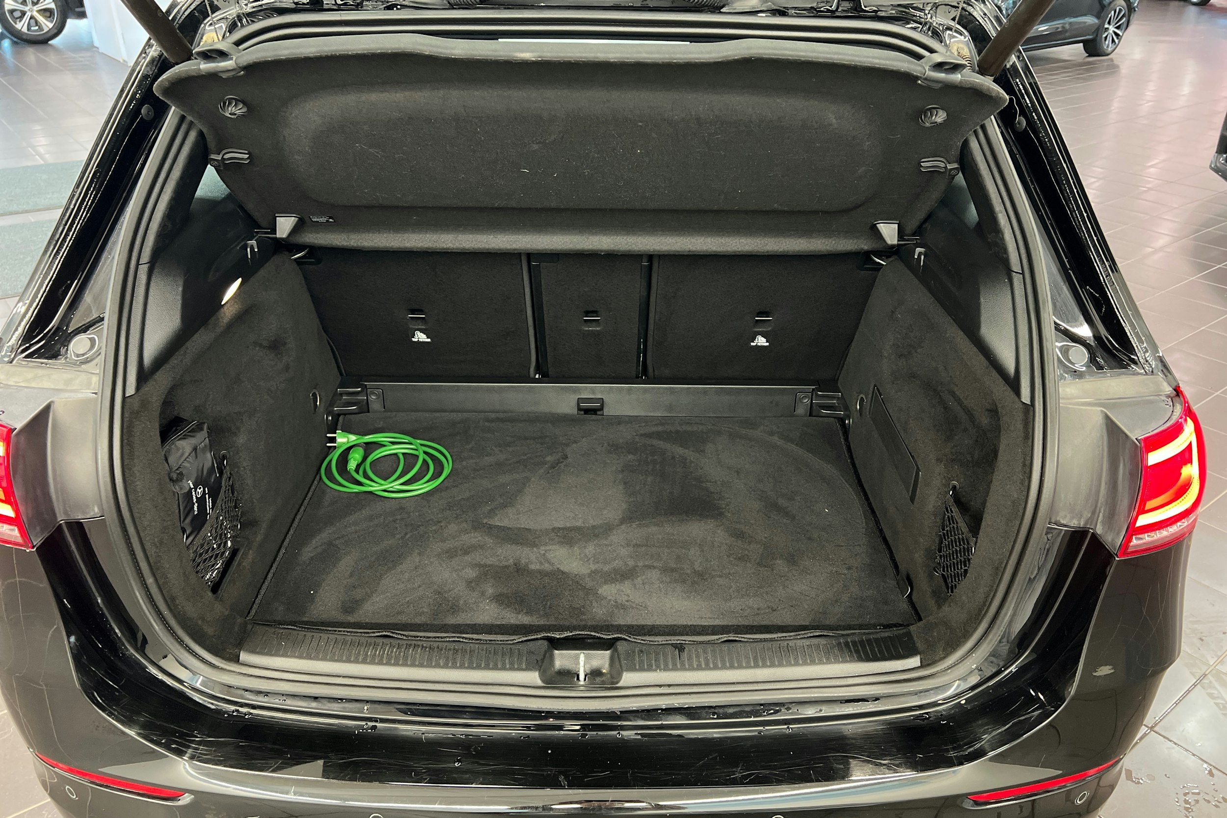 musta Mercedes-Benz B 2019 kuva 14.