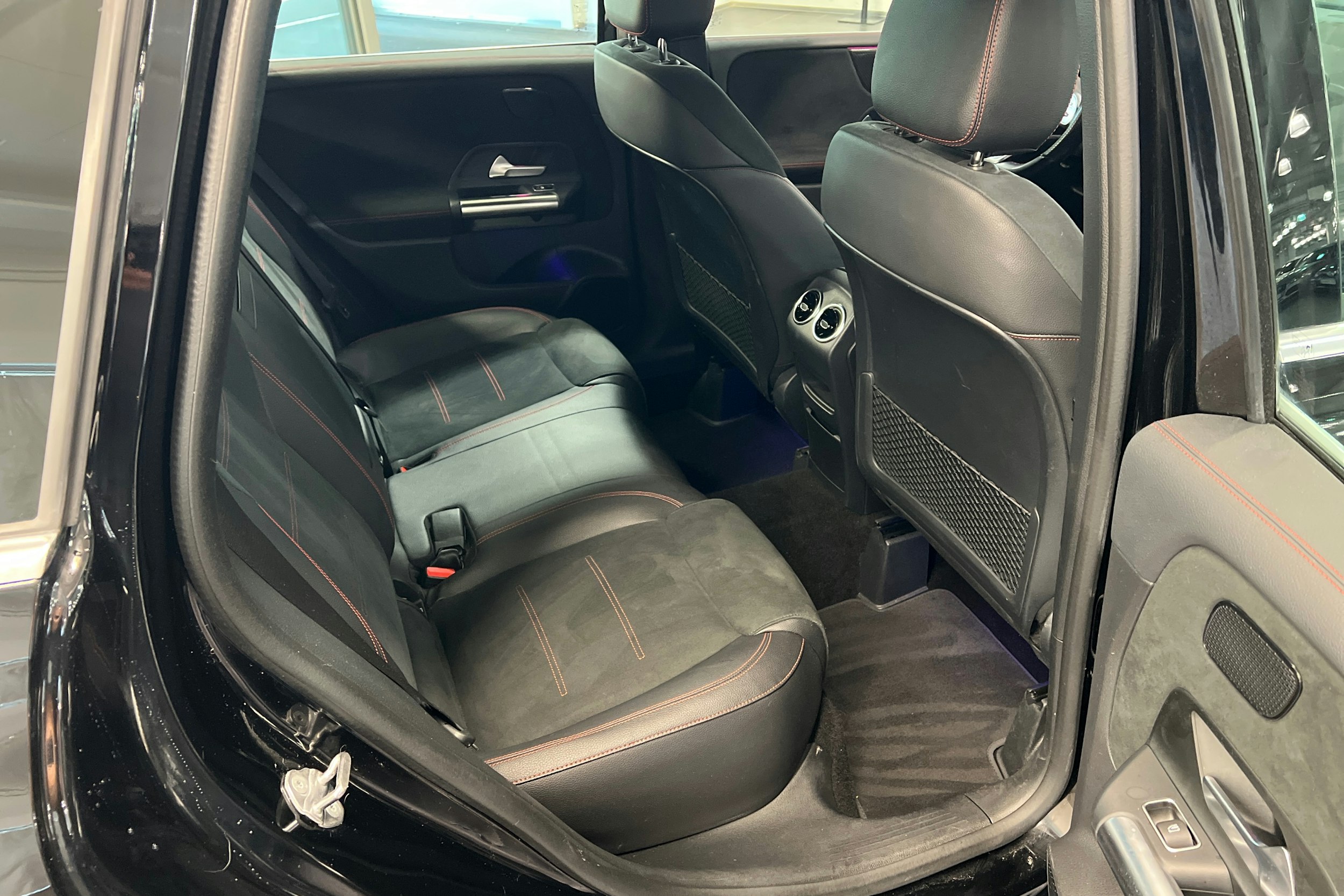 musta Mercedes-Benz B 2019 kuva 16.