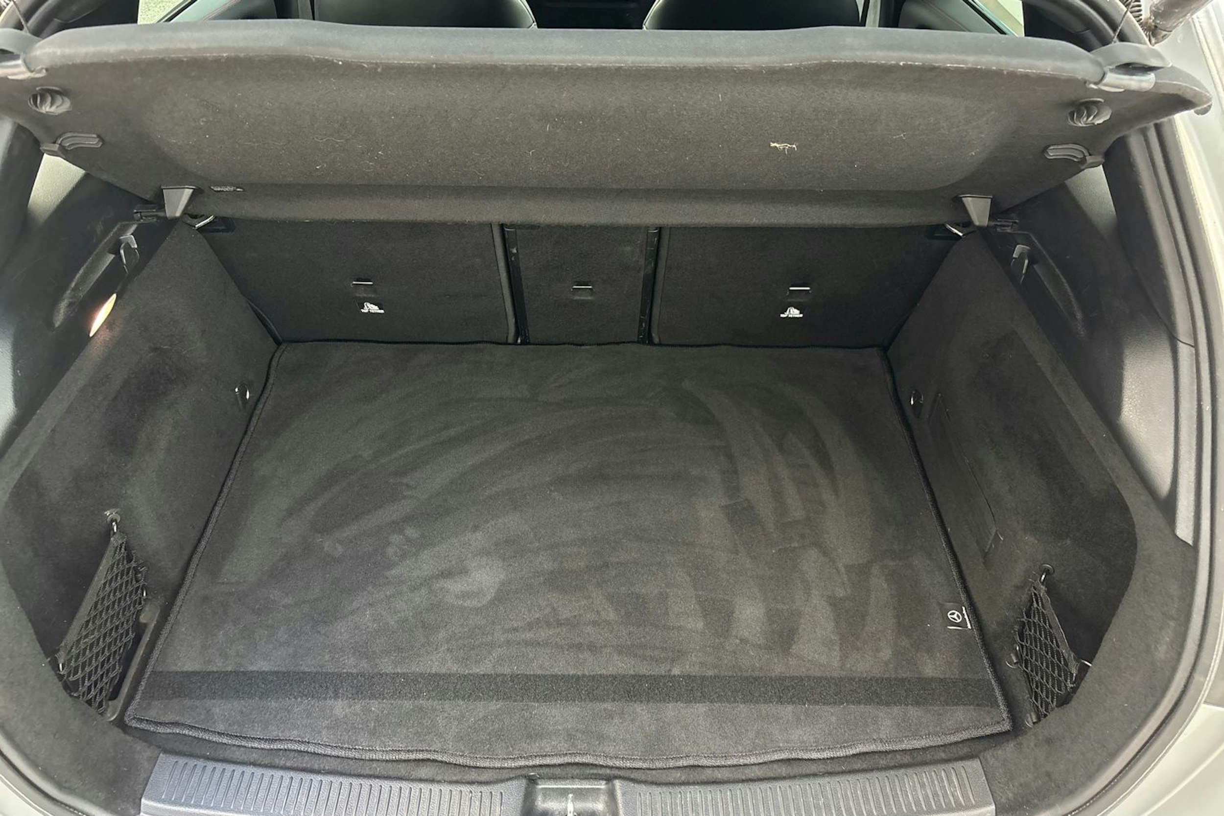 harmaa Mercedes-Benz B 2019 kuva 16.