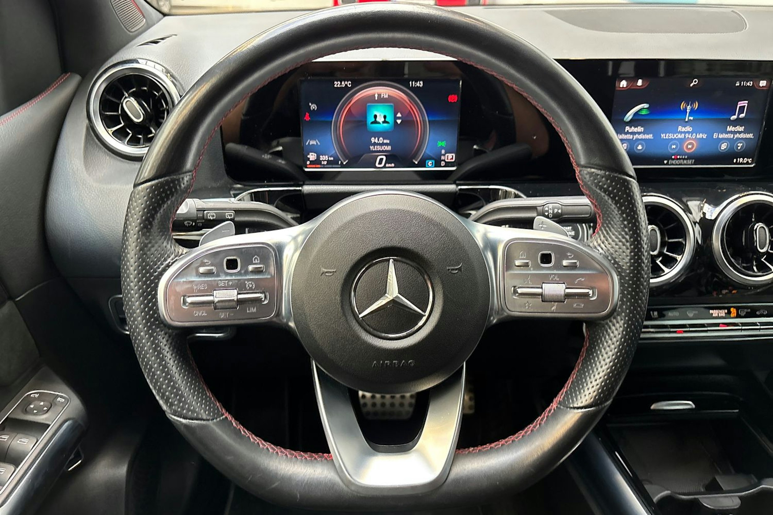 harmaa Mercedes-Benz B 2019 kuva 18.