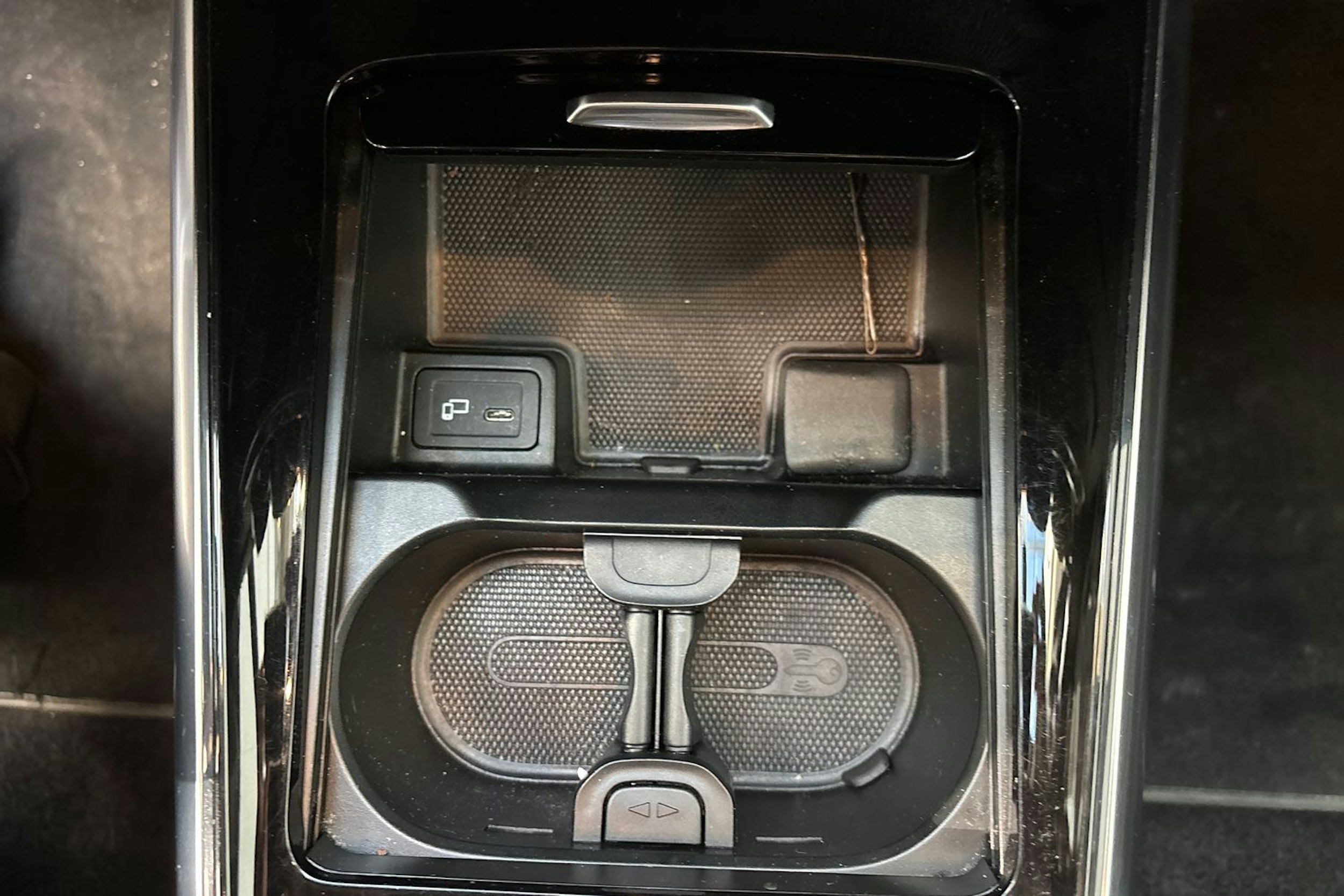 harmaa Mercedes-Benz B 2019 kuva 25.