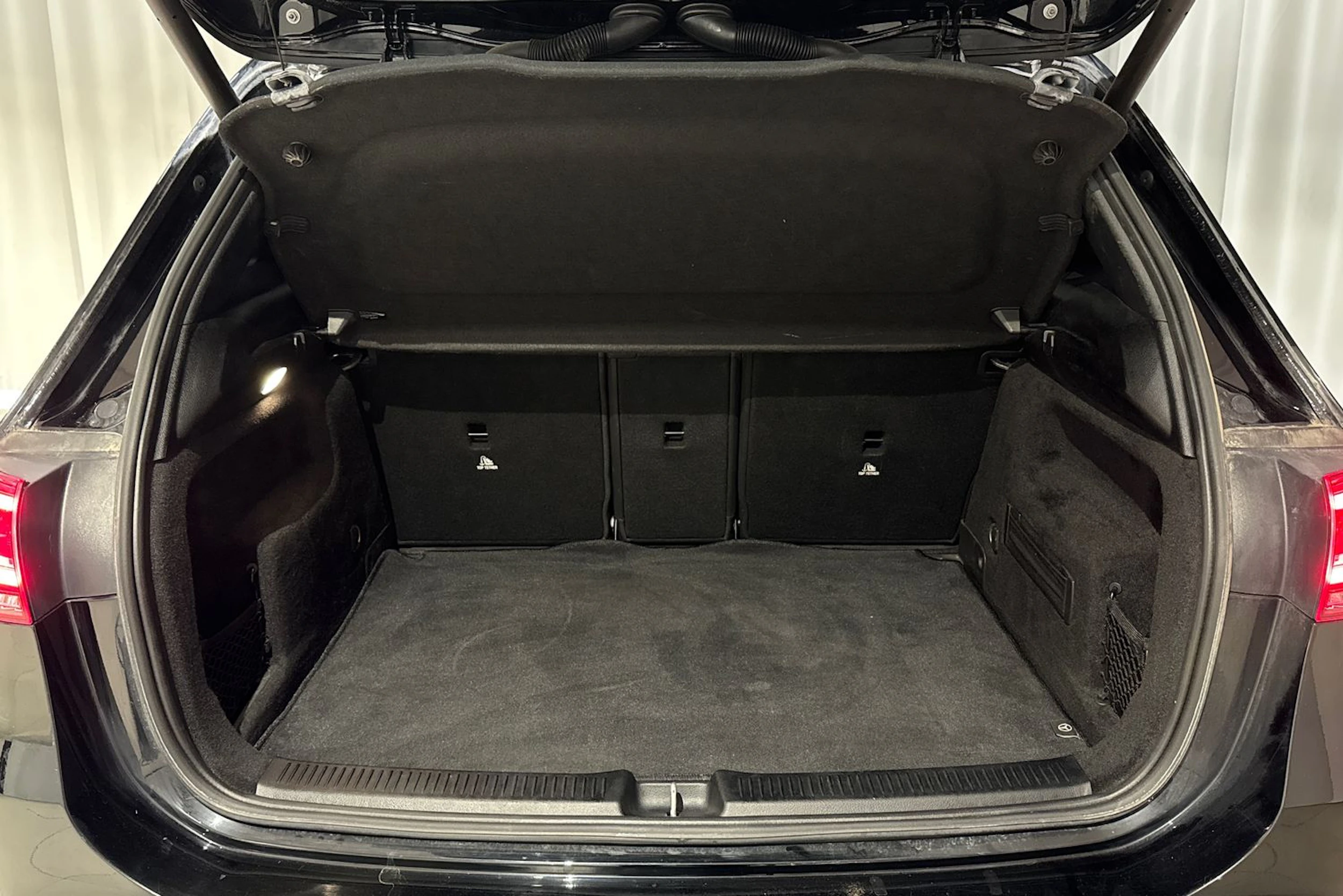 musta Mercedes-Benz B 2021 kuva 11.