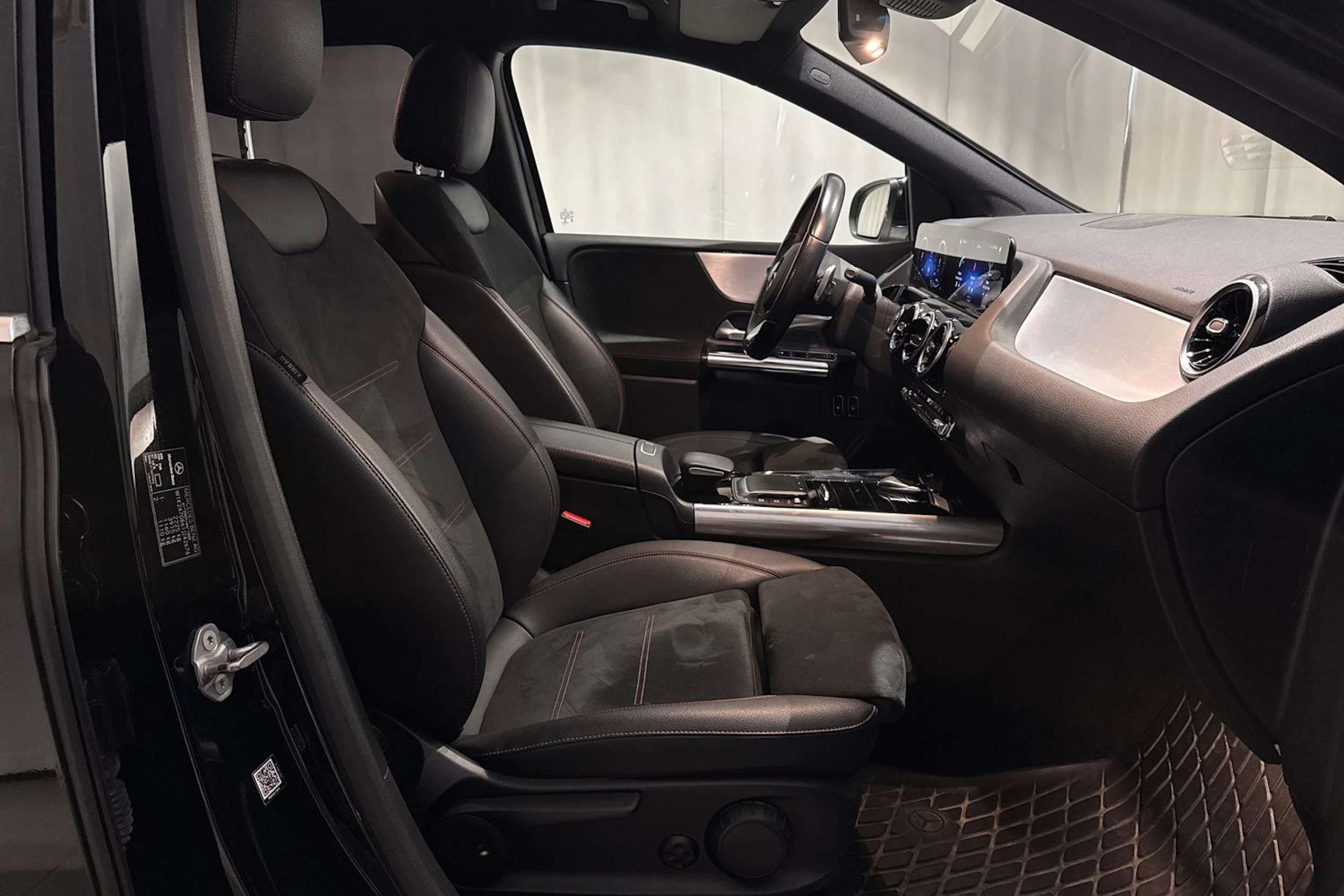 musta Mercedes-Benz B 2021 kuva 13.