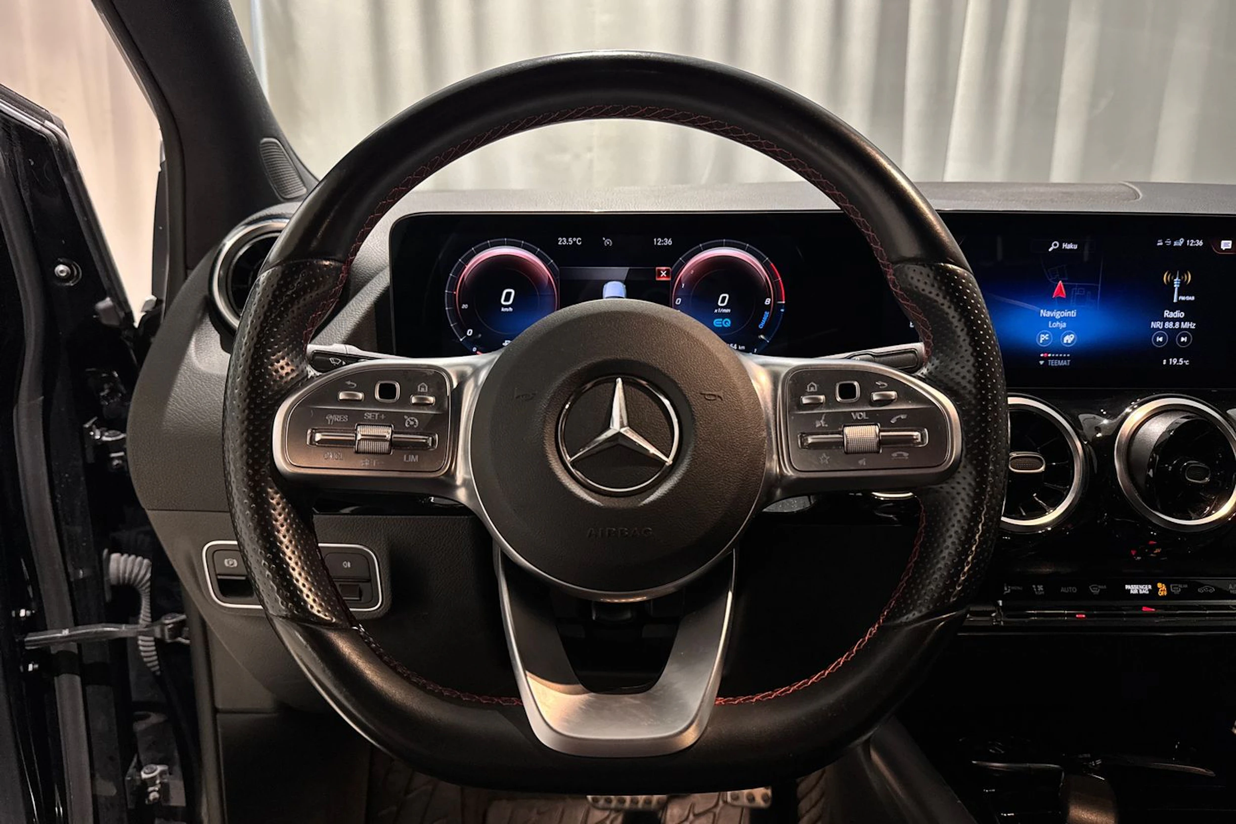musta Mercedes-Benz B 2021 kuva 14.