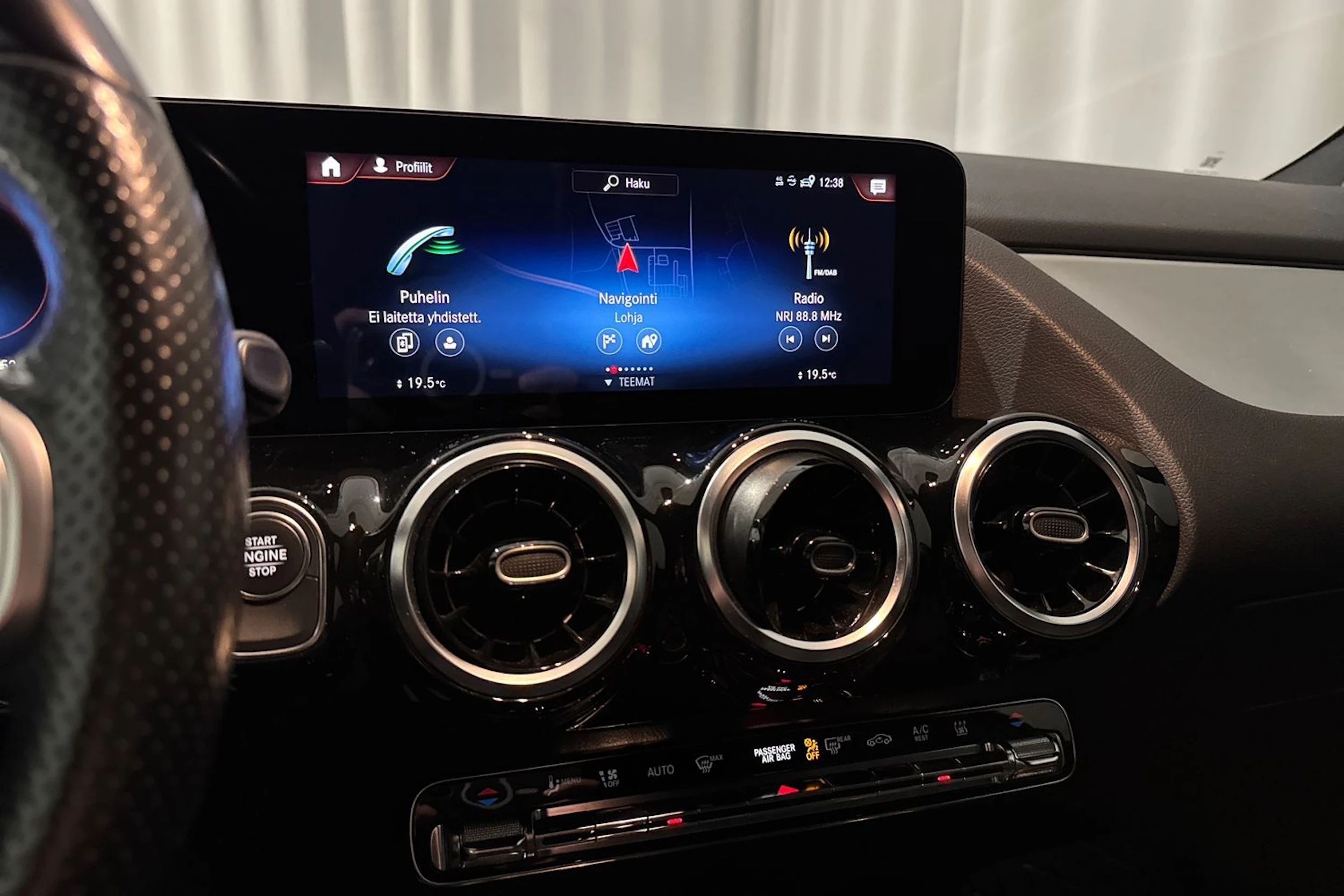 musta Mercedes-Benz B 2021 kuva 16.