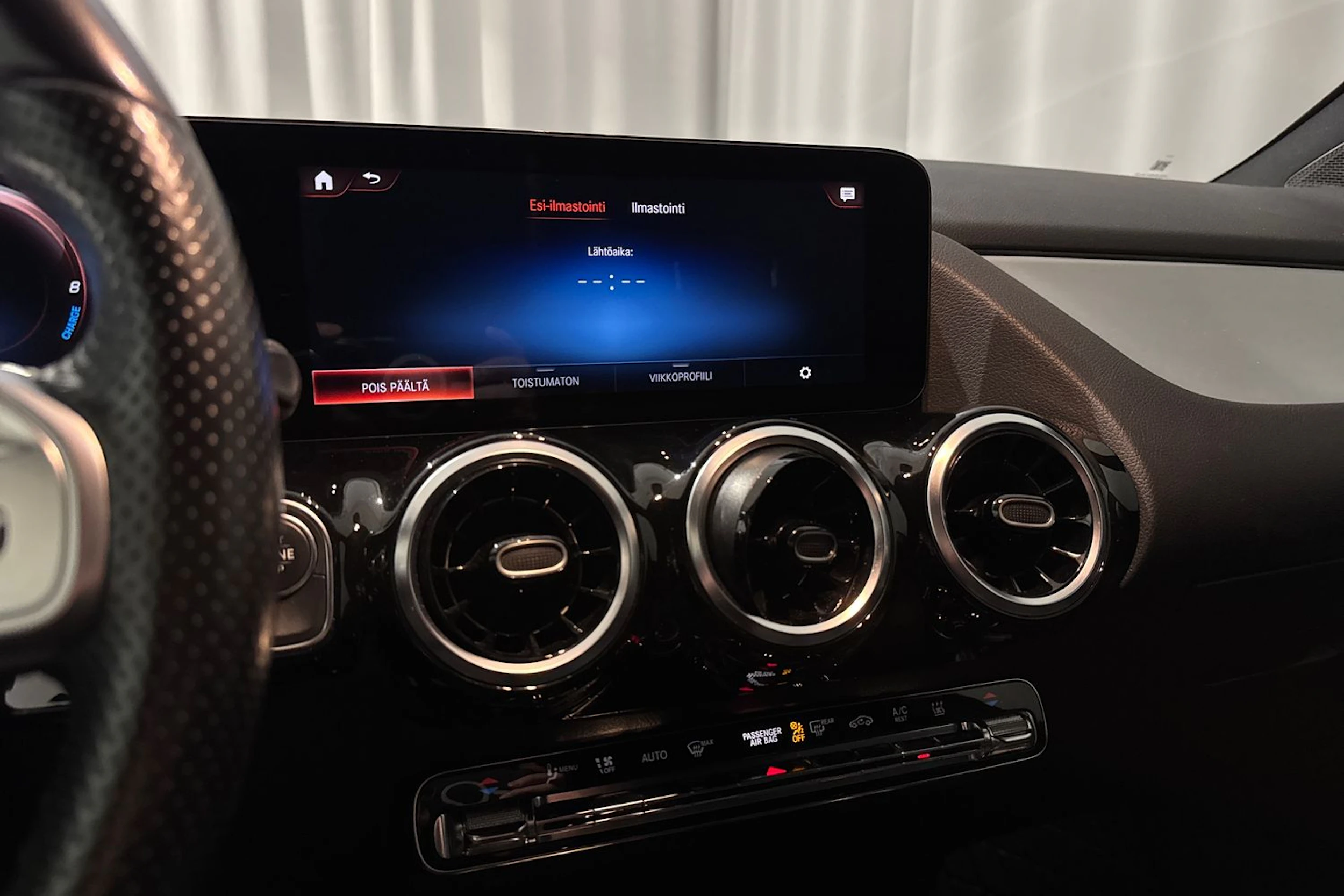 musta Mercedes-Benz B 2021 kuva 18.