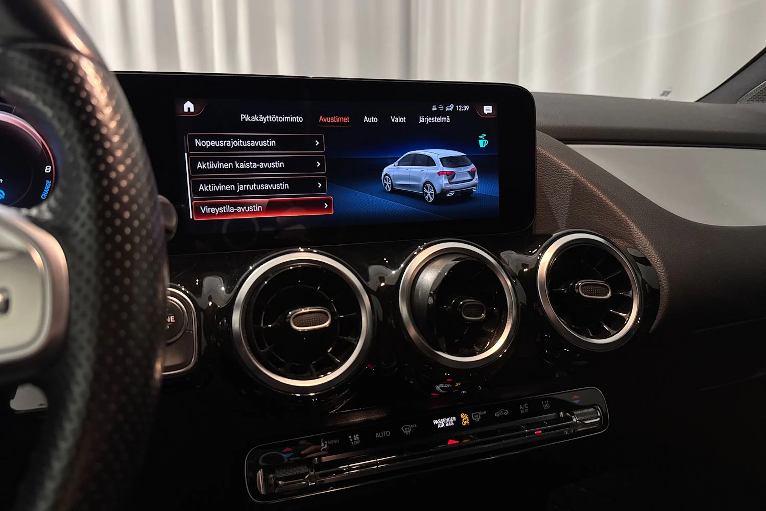 musta Mercedes-Benz B 2021 kuva 20.