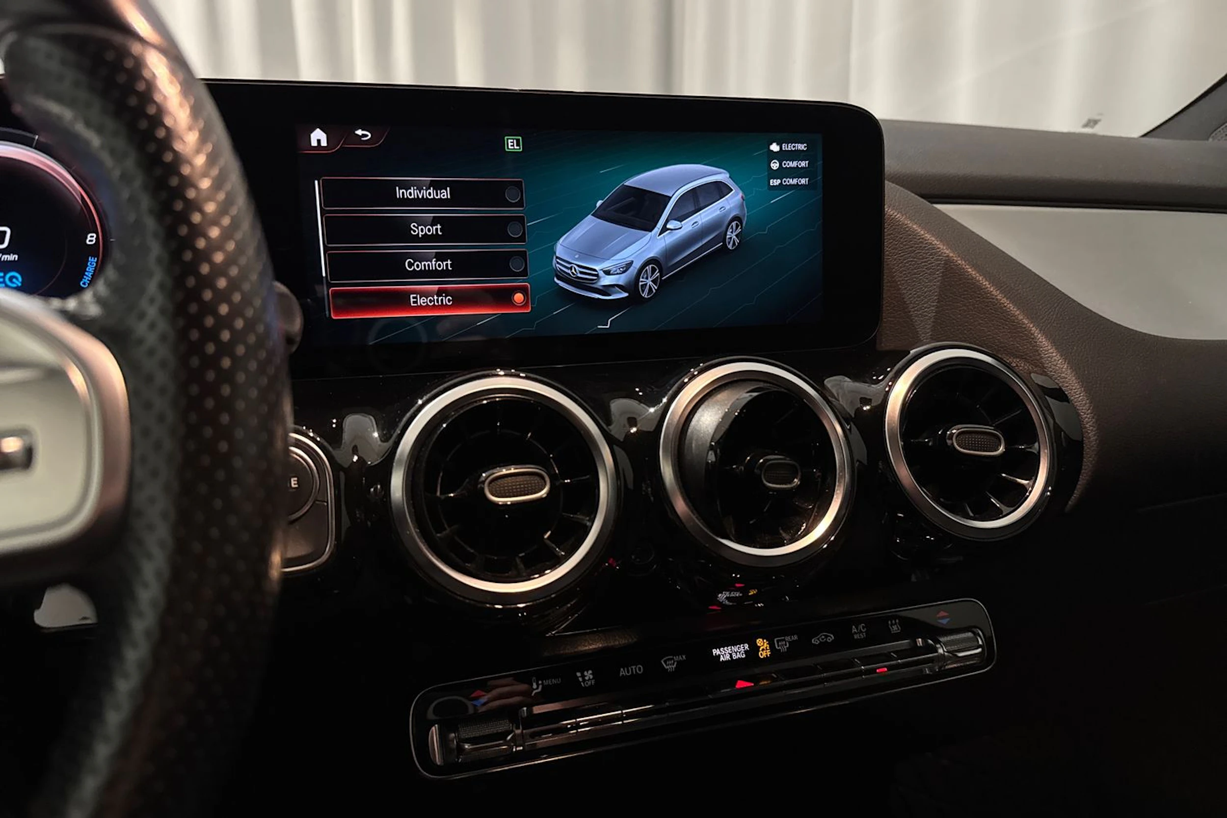 musta Mercedes-Benz B 2021 kuva 21.