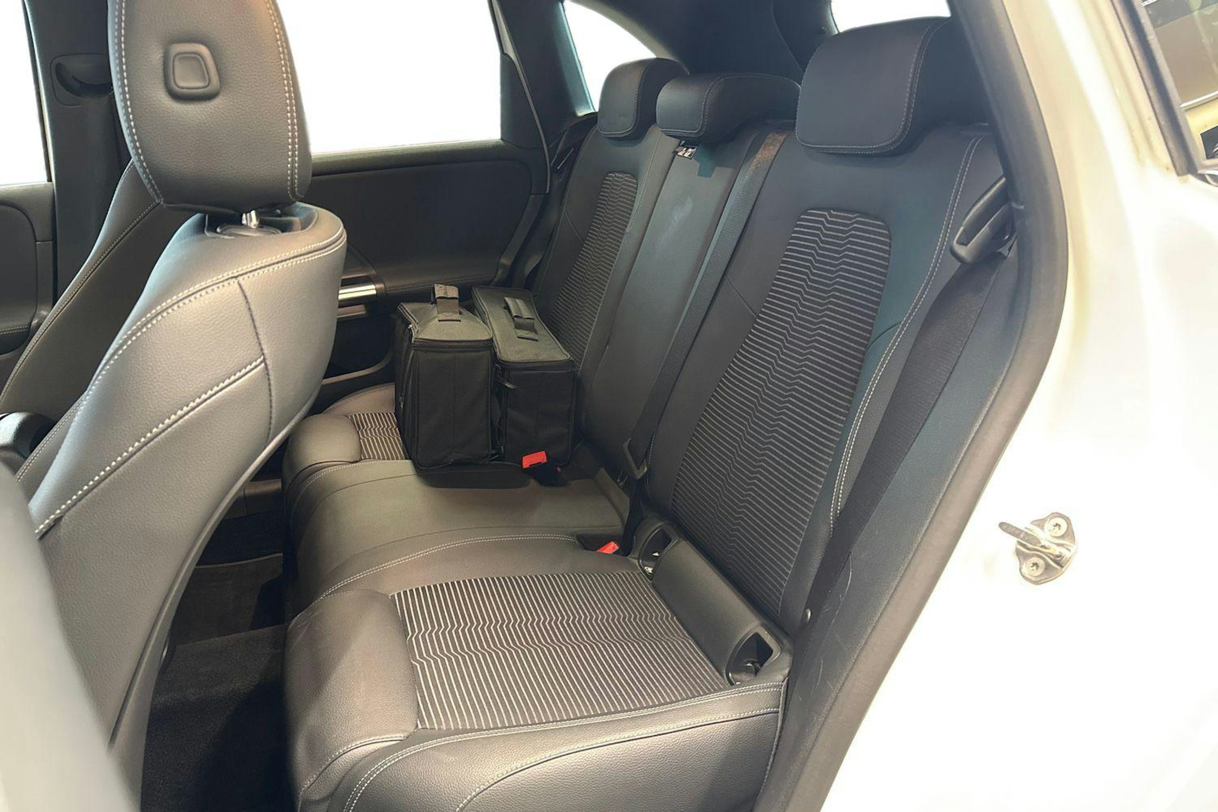 Valkoinen Mercedes-Benz B 2022 kuva 10.