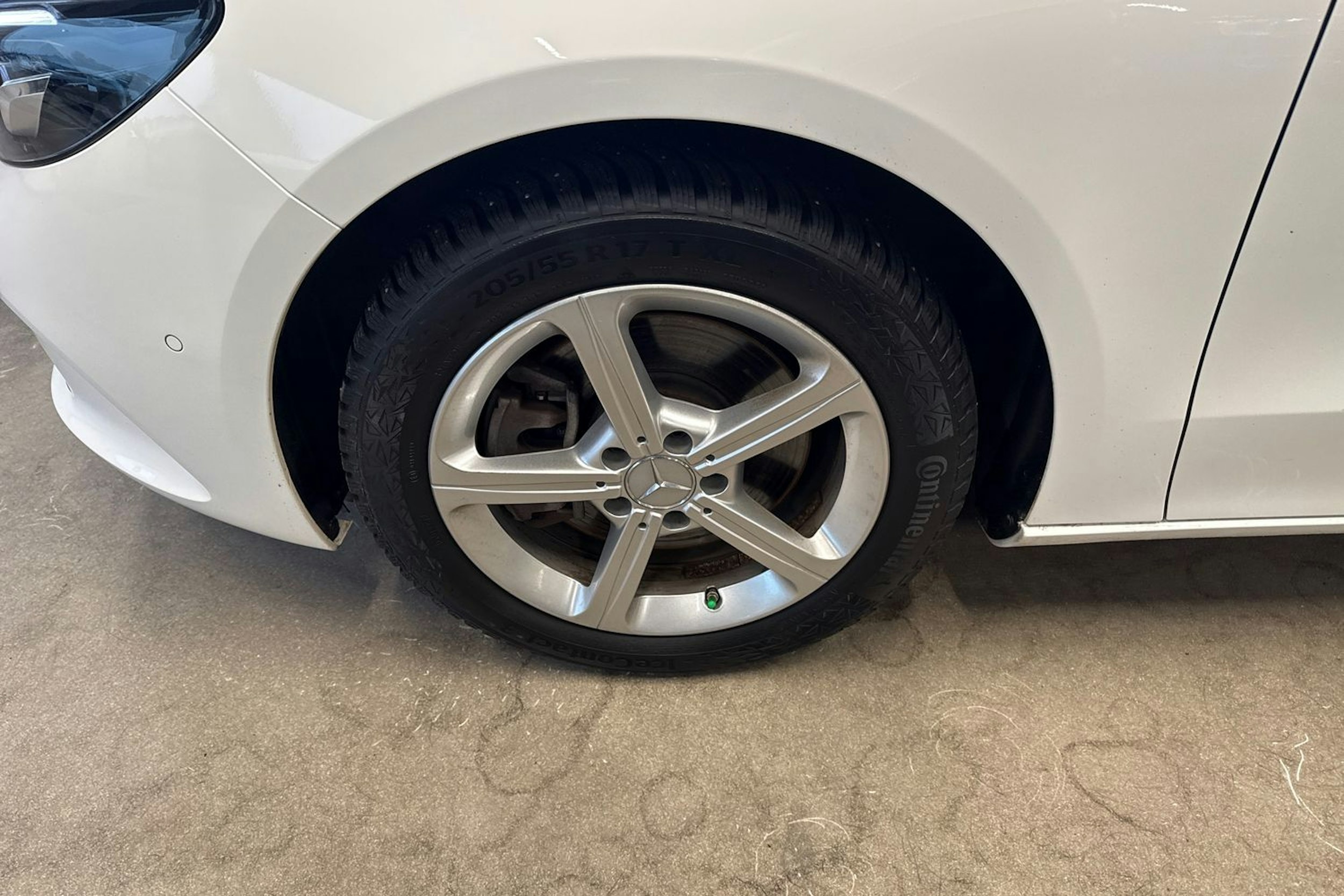 Valkoinen Mercedes-Benz B 2022 kuva 13.