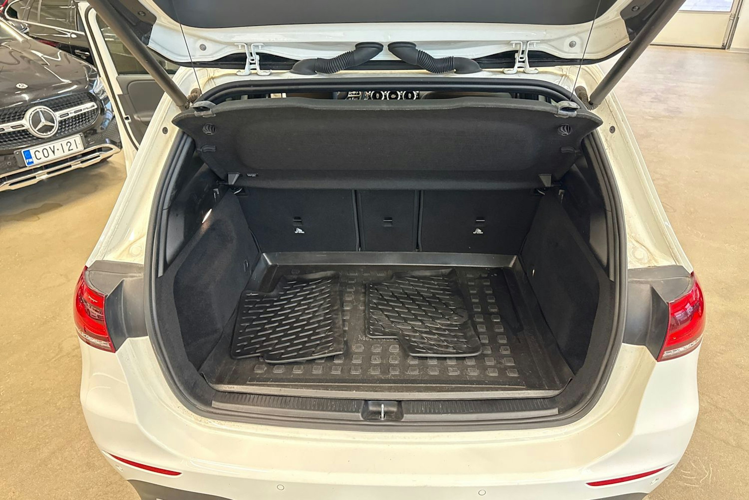 Valkoinen Mercedes-Benz B 2022 kuva 15.